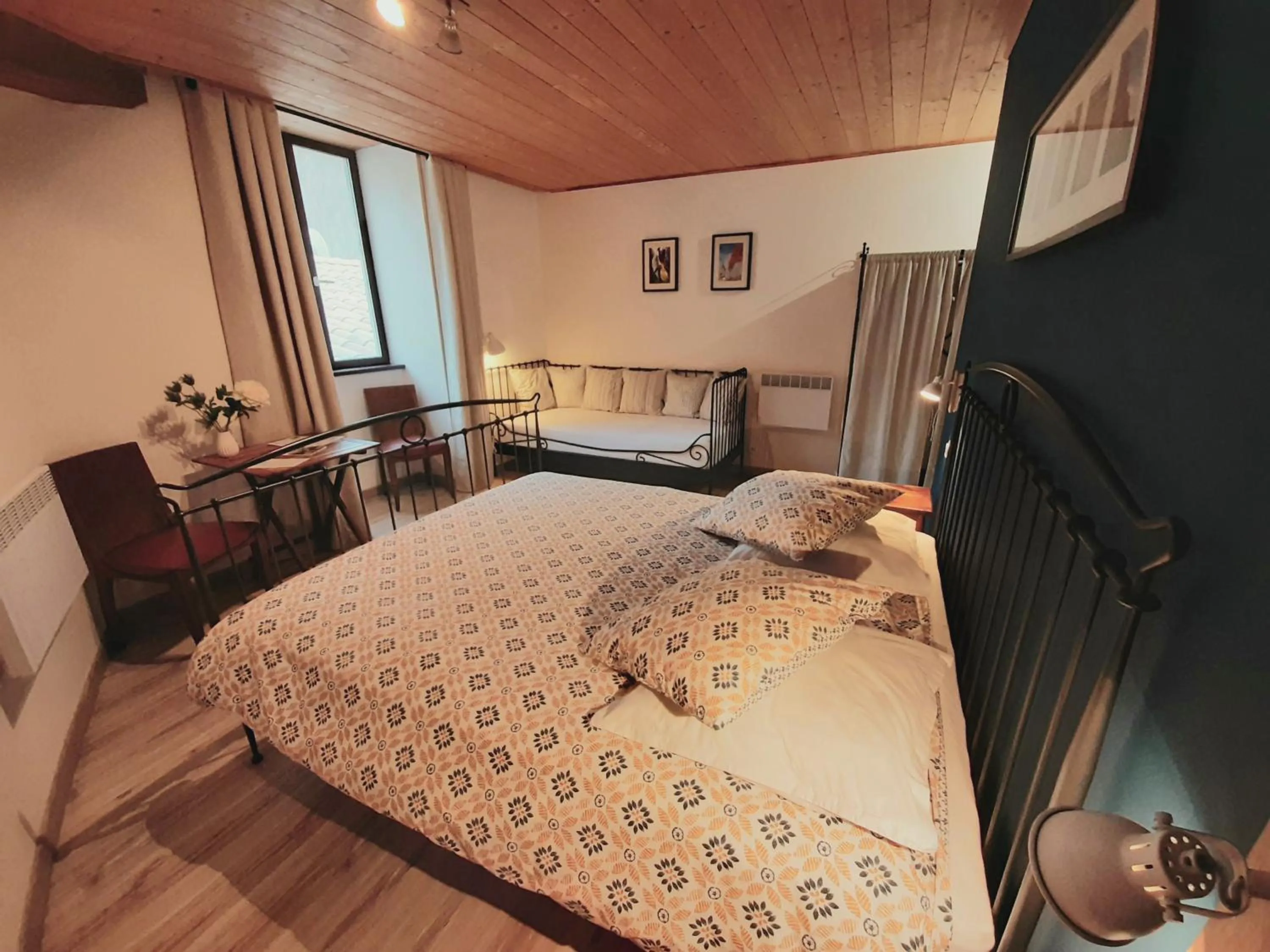 Double Room in Le Sareymond