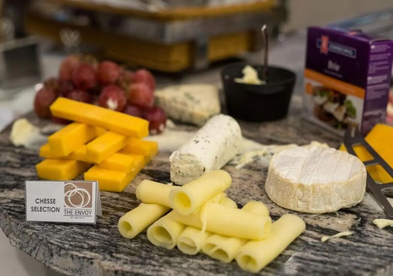 Restaurant/places to eat in The Envoy Hotel Abuja