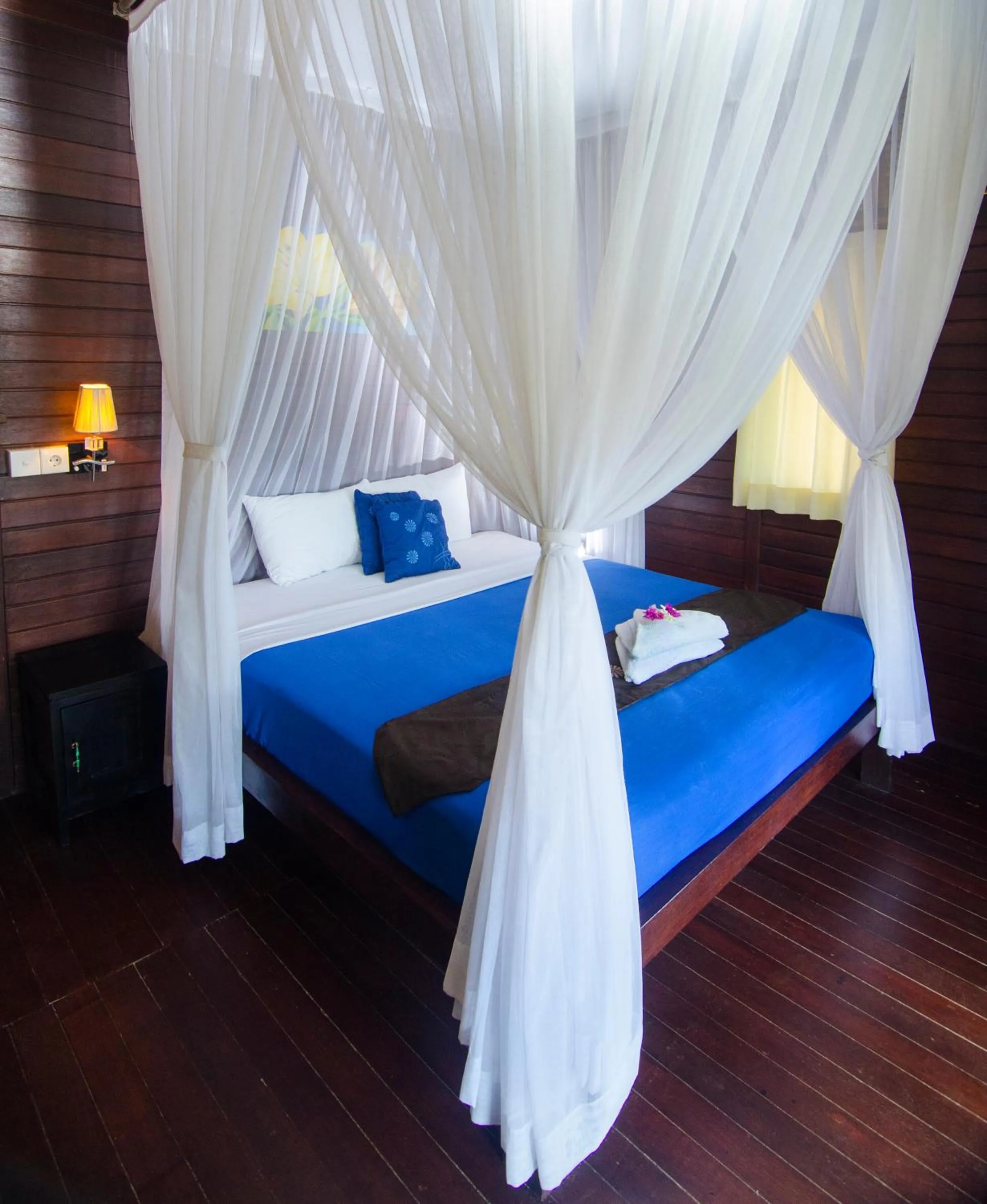 Photo of the whole room, Bed in Song Lambung Beach Huts