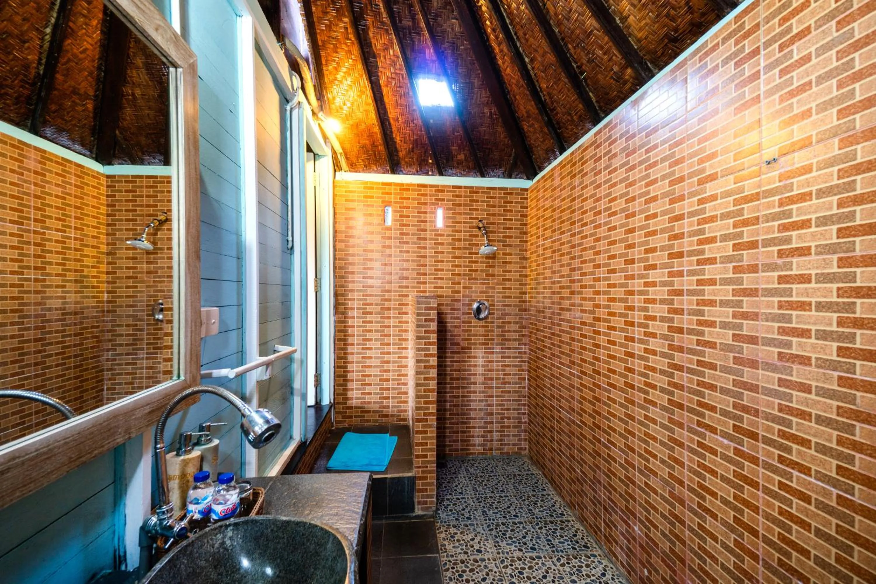 Bathroom in Song Lambung Beach Huts