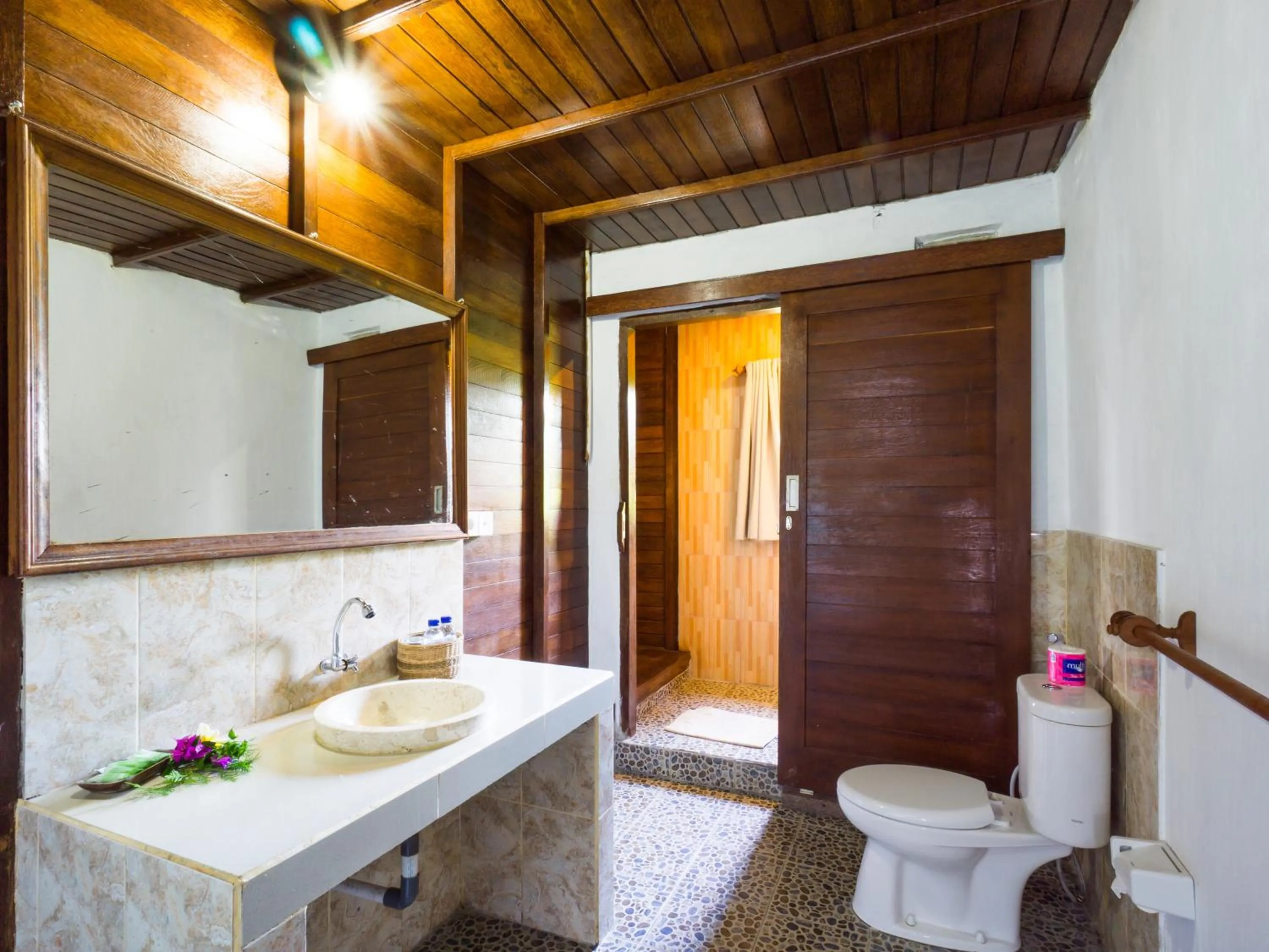 Bathroom in Song Lambung Beach Huts
