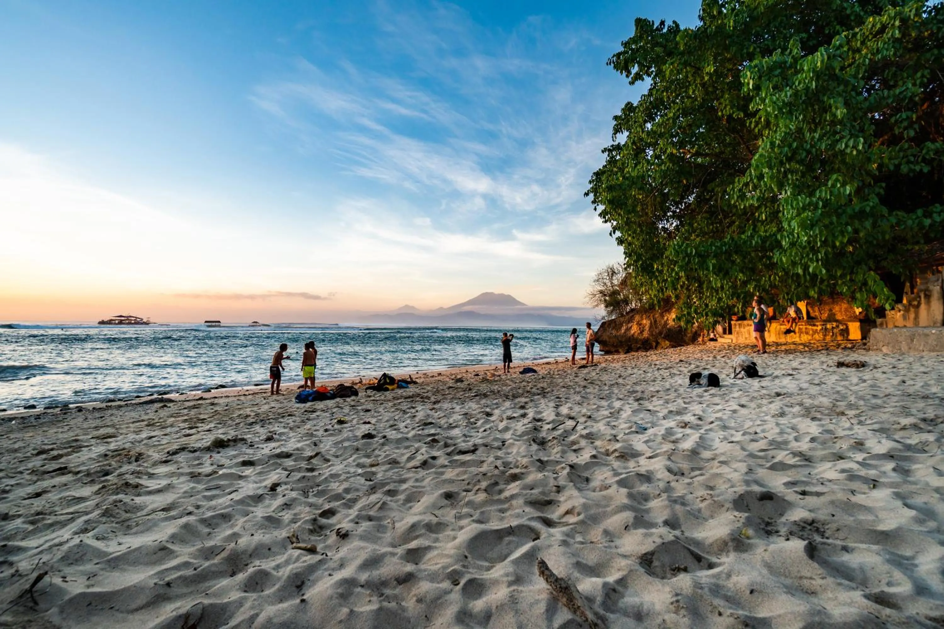 Beach in Song Lambung Beach Huts