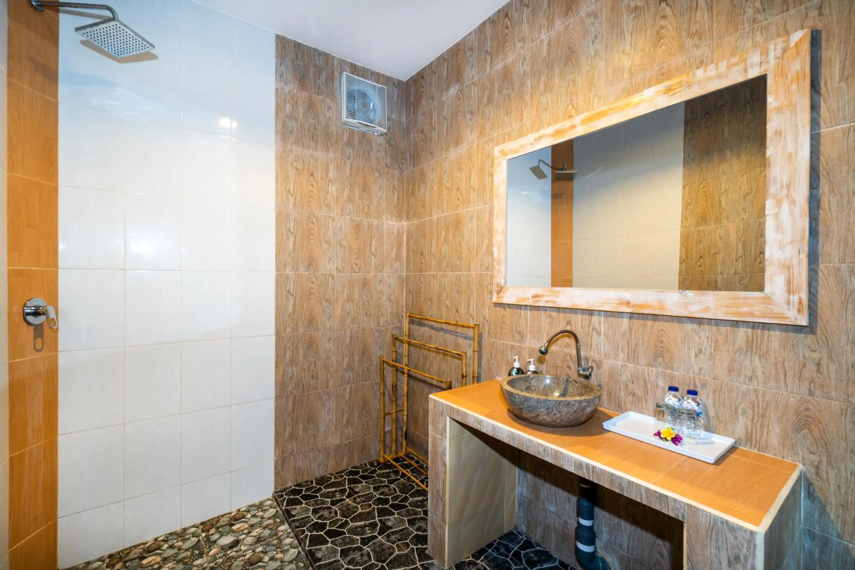 Bathroom in Song Lambung Beach Huts