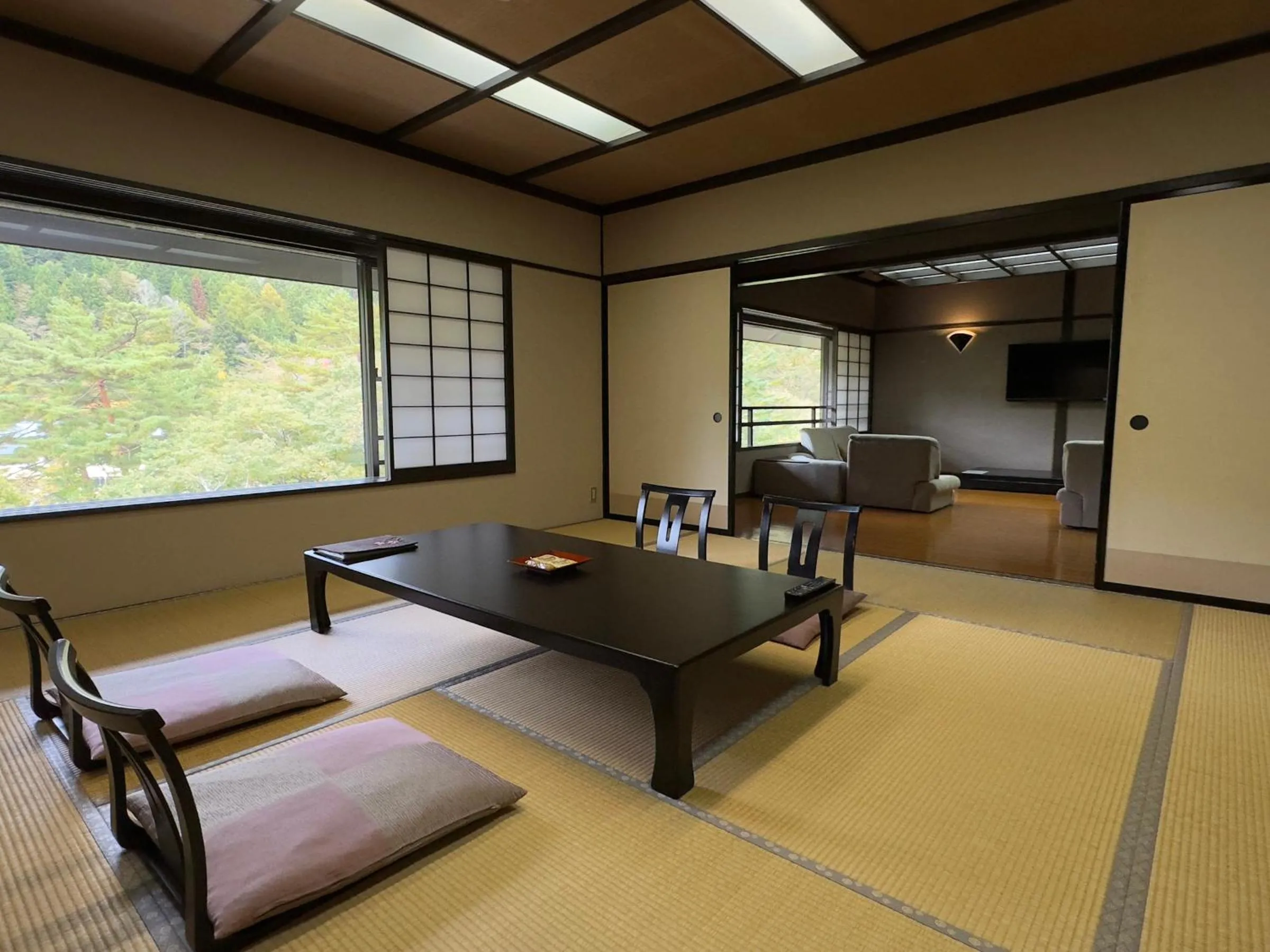 Photo of the whole room in Hana to Hana