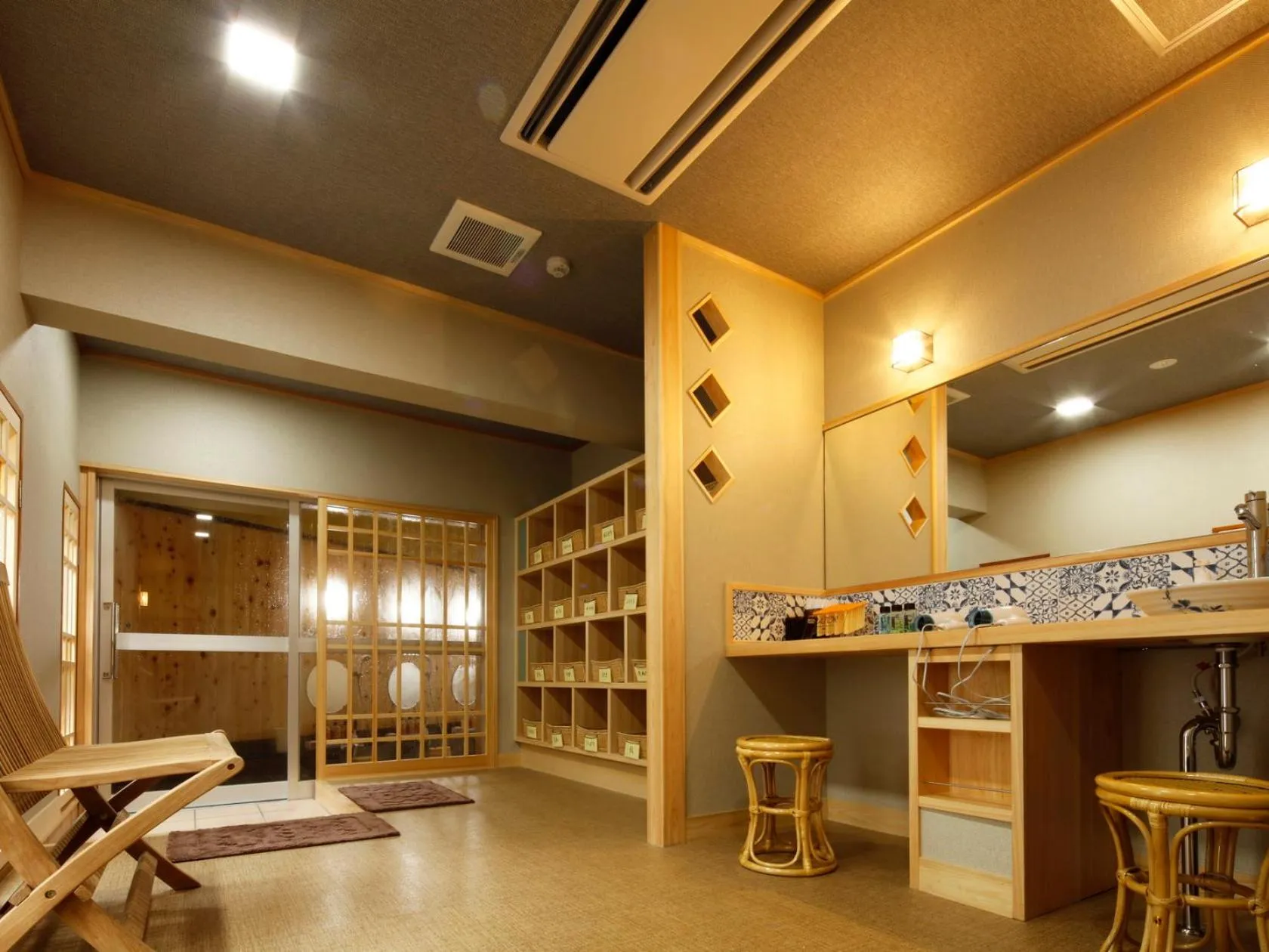 Hot Spring Bath in Hana to Hana