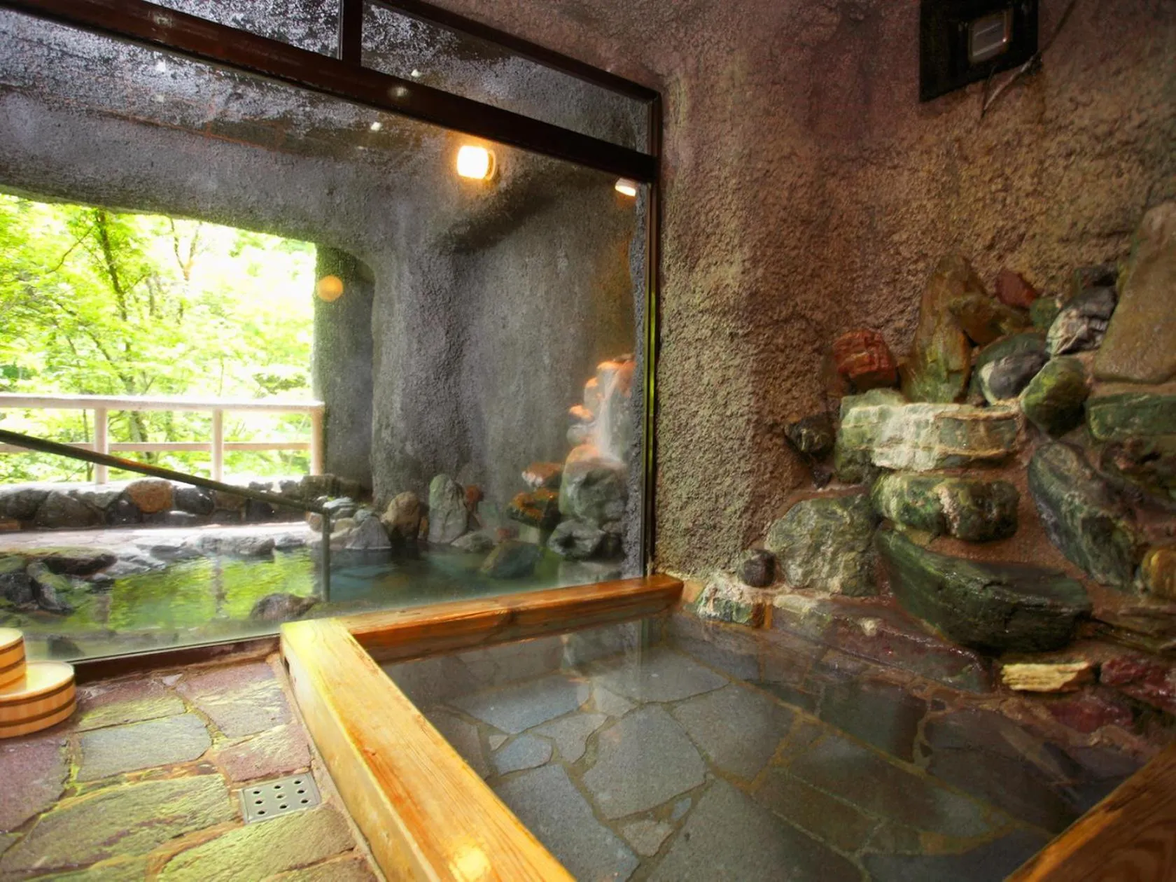 Hot Spring Bath in Hana to Hana