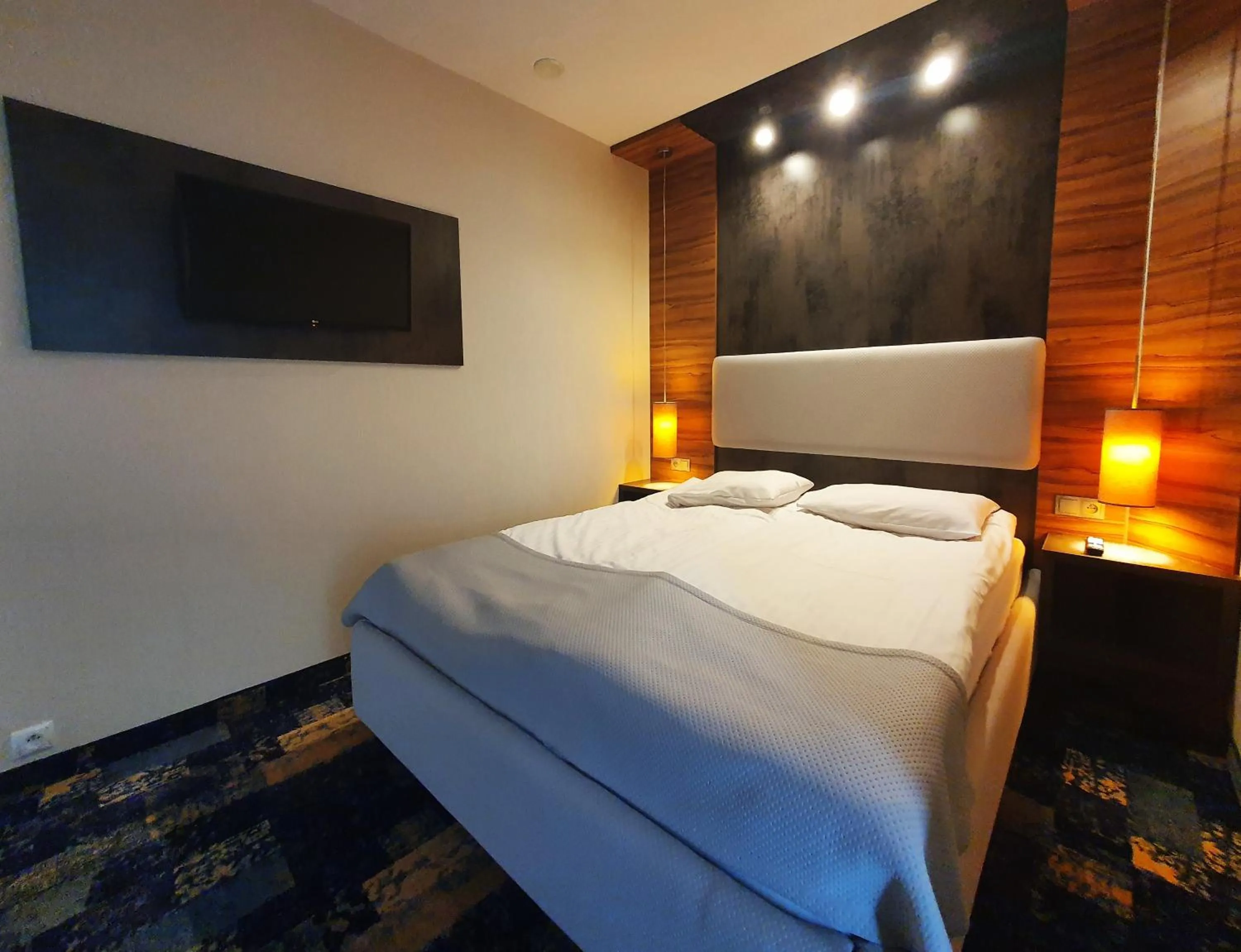 Photo of the whole room, Bed in Green Garden Hotel