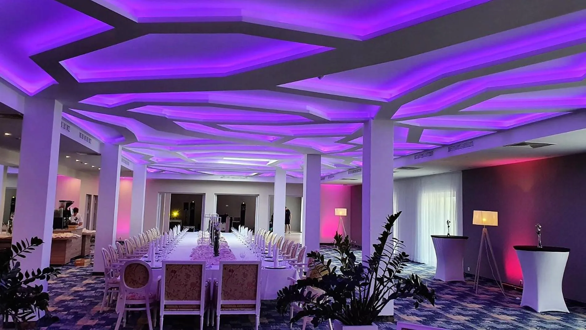 Restaurant/places to eat in Green Garden Hotel