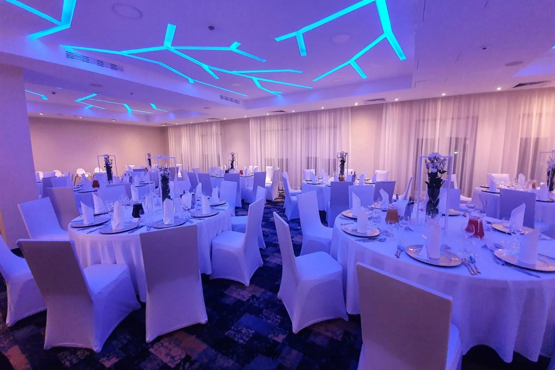 Restaurant/places to eat in Green Garden Hotel