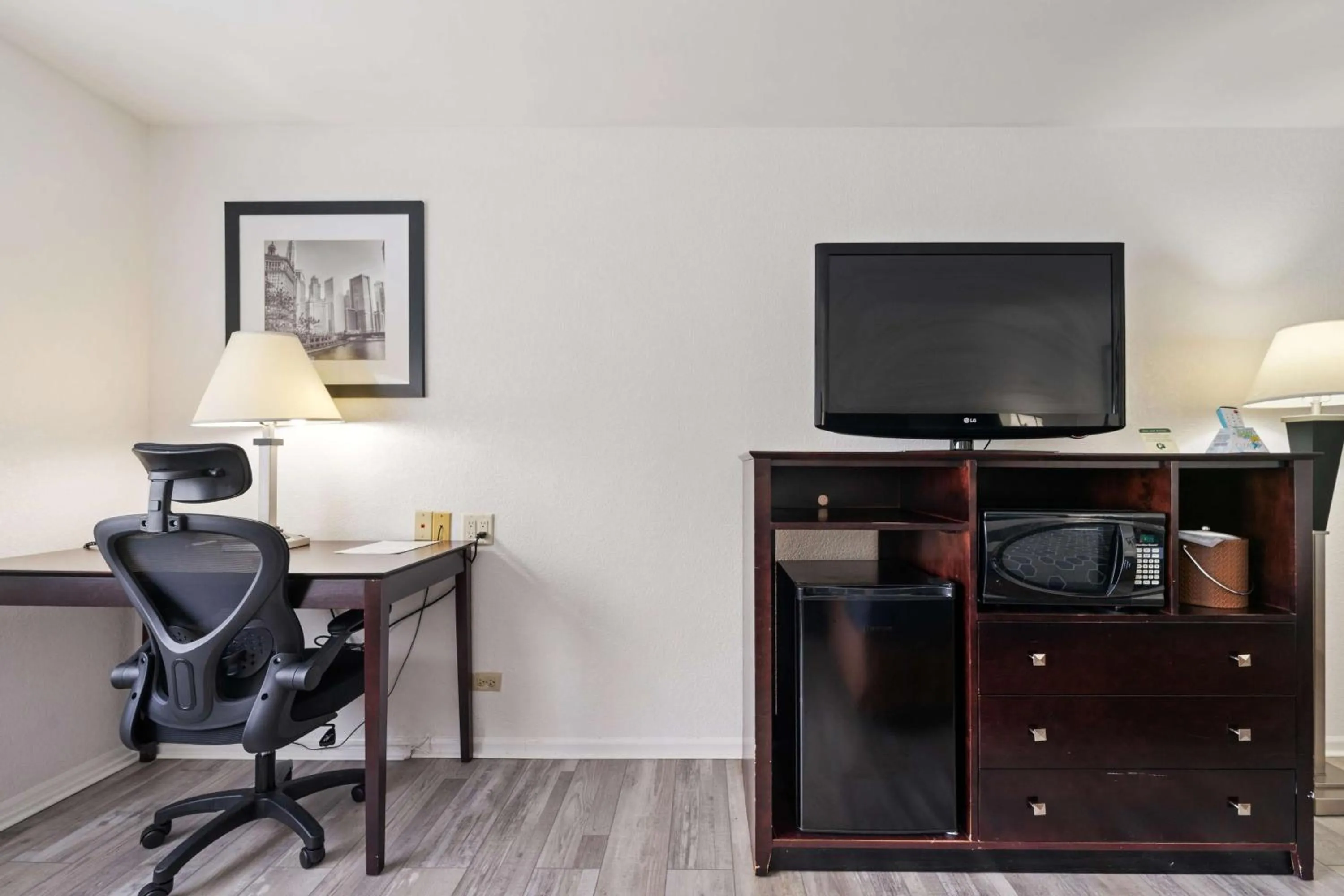 Bedroom in Best Western Oakbrook Inn