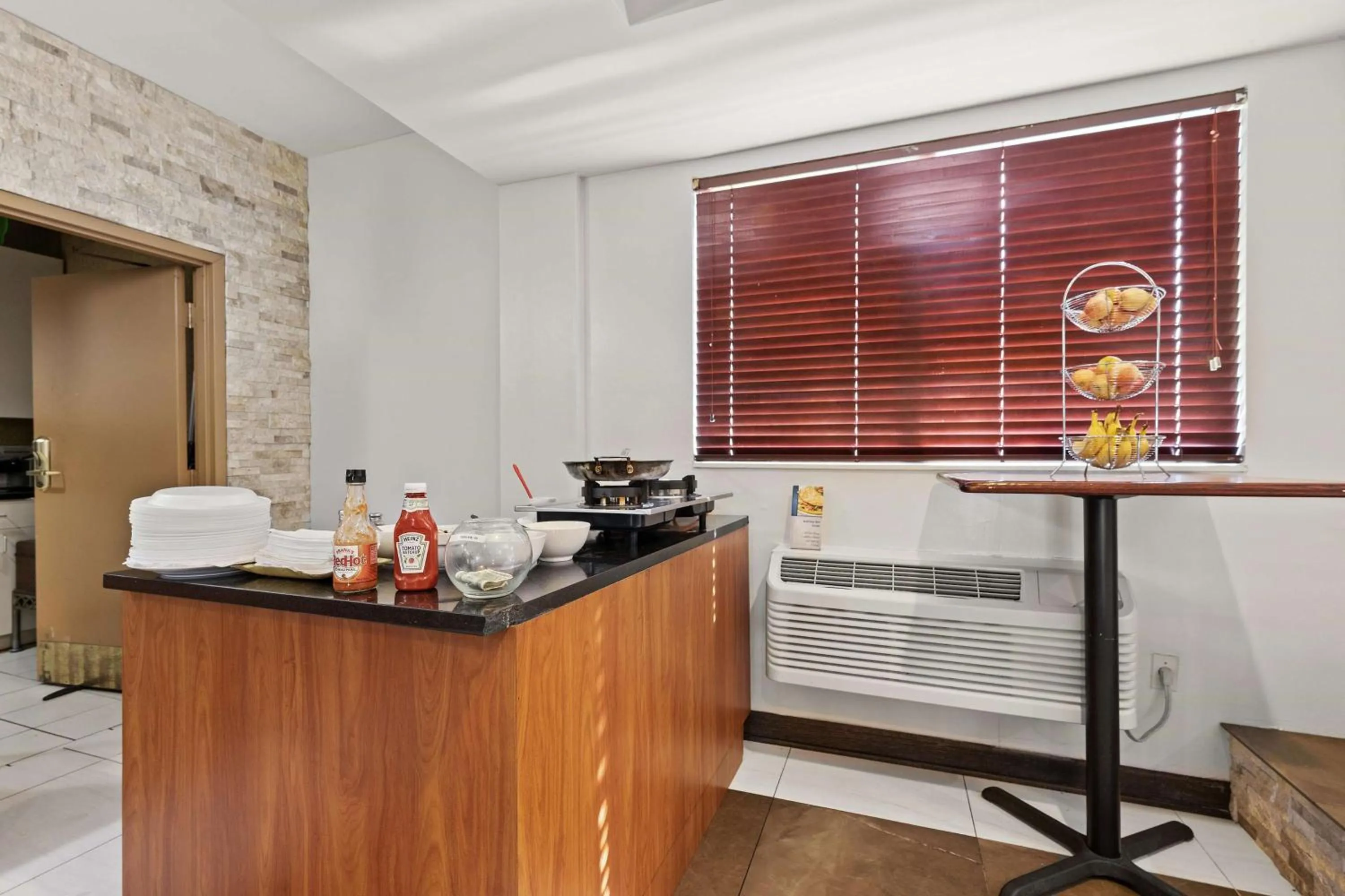 Breakfast in Best Western Oakbrook Inn