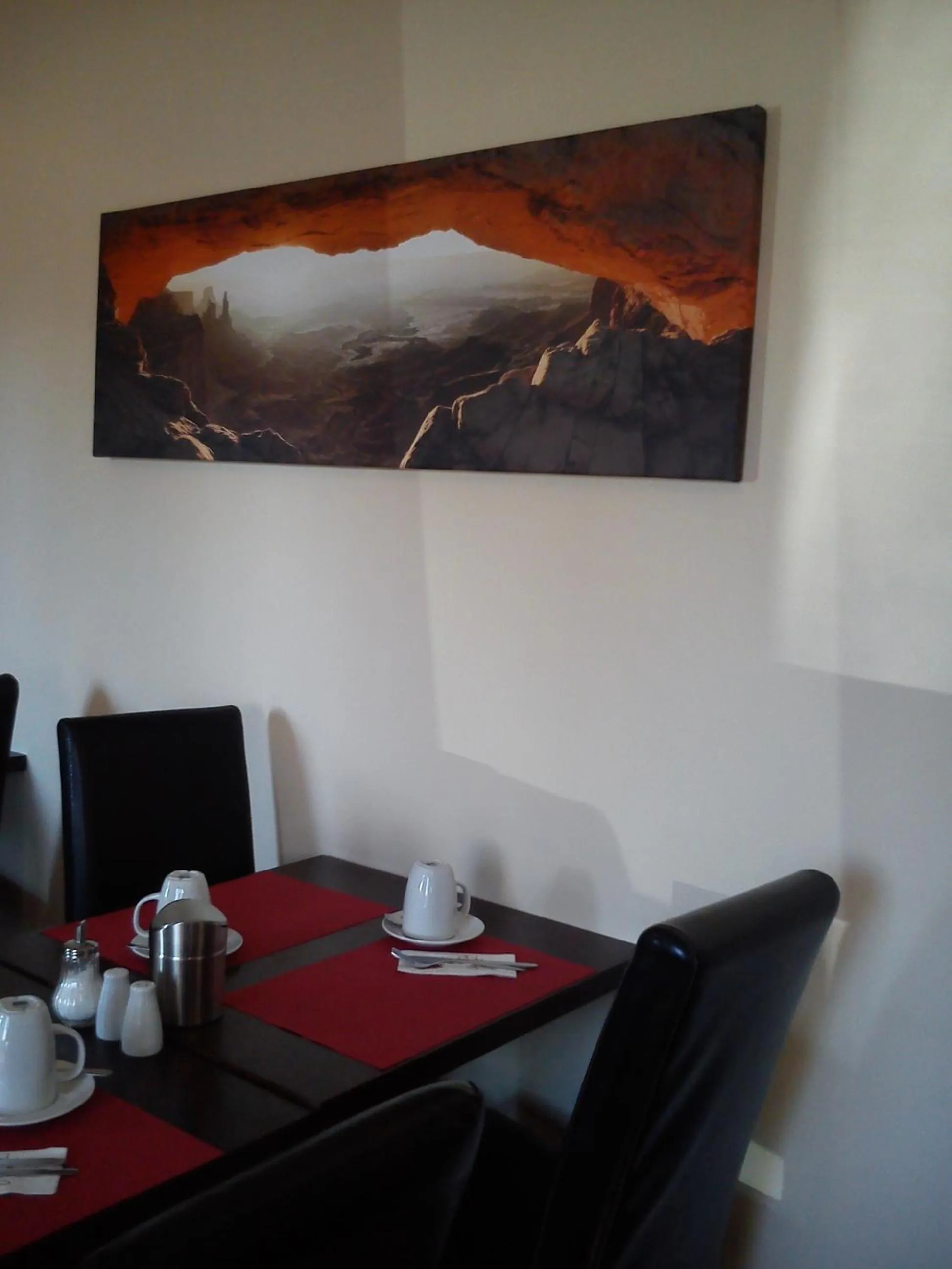 Restaurant/places to eat in Arena Hotel