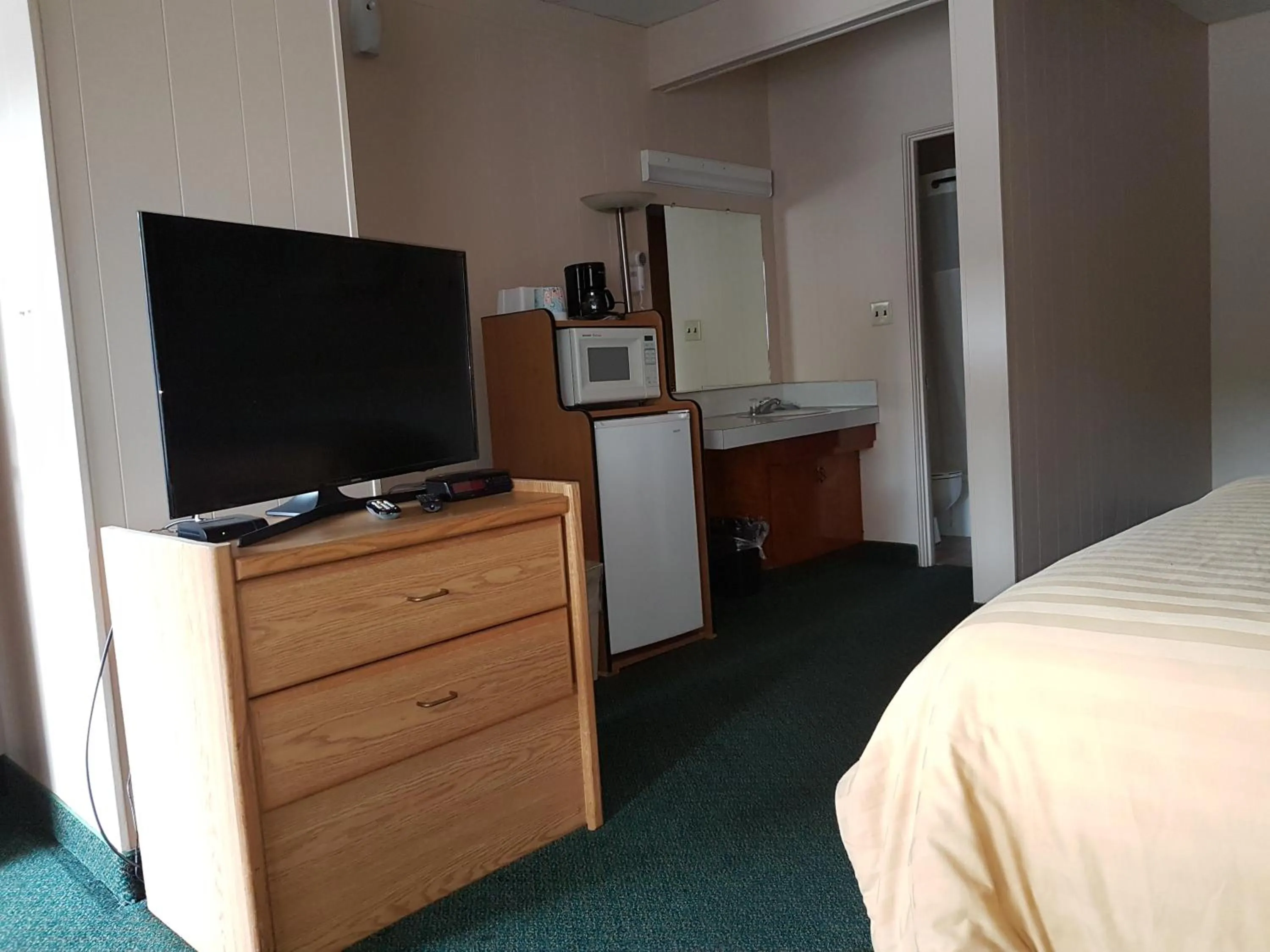 Bed in Townhouse Motel