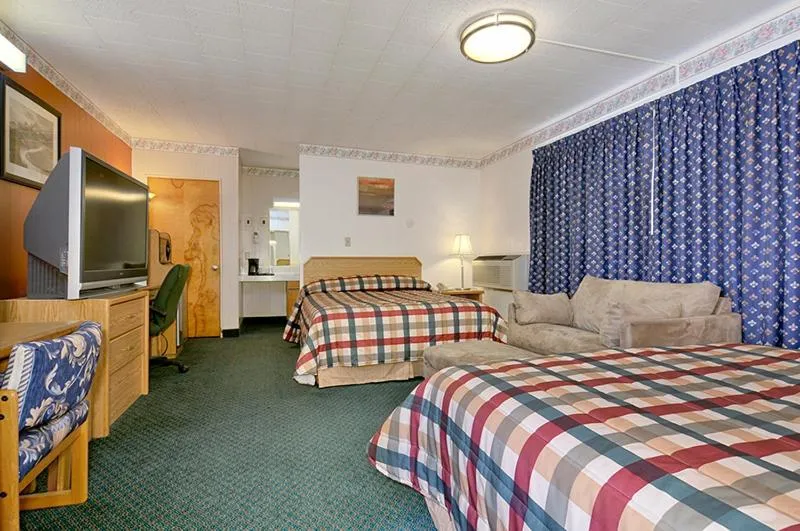 Photo of the whole room, Bed in Townhouse Motel