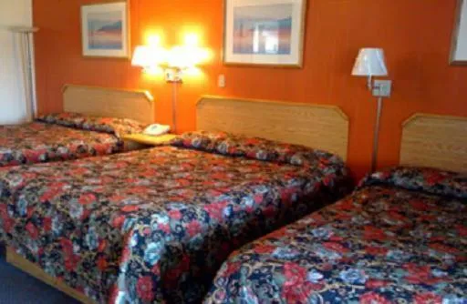 Bed in Townhouse Motel