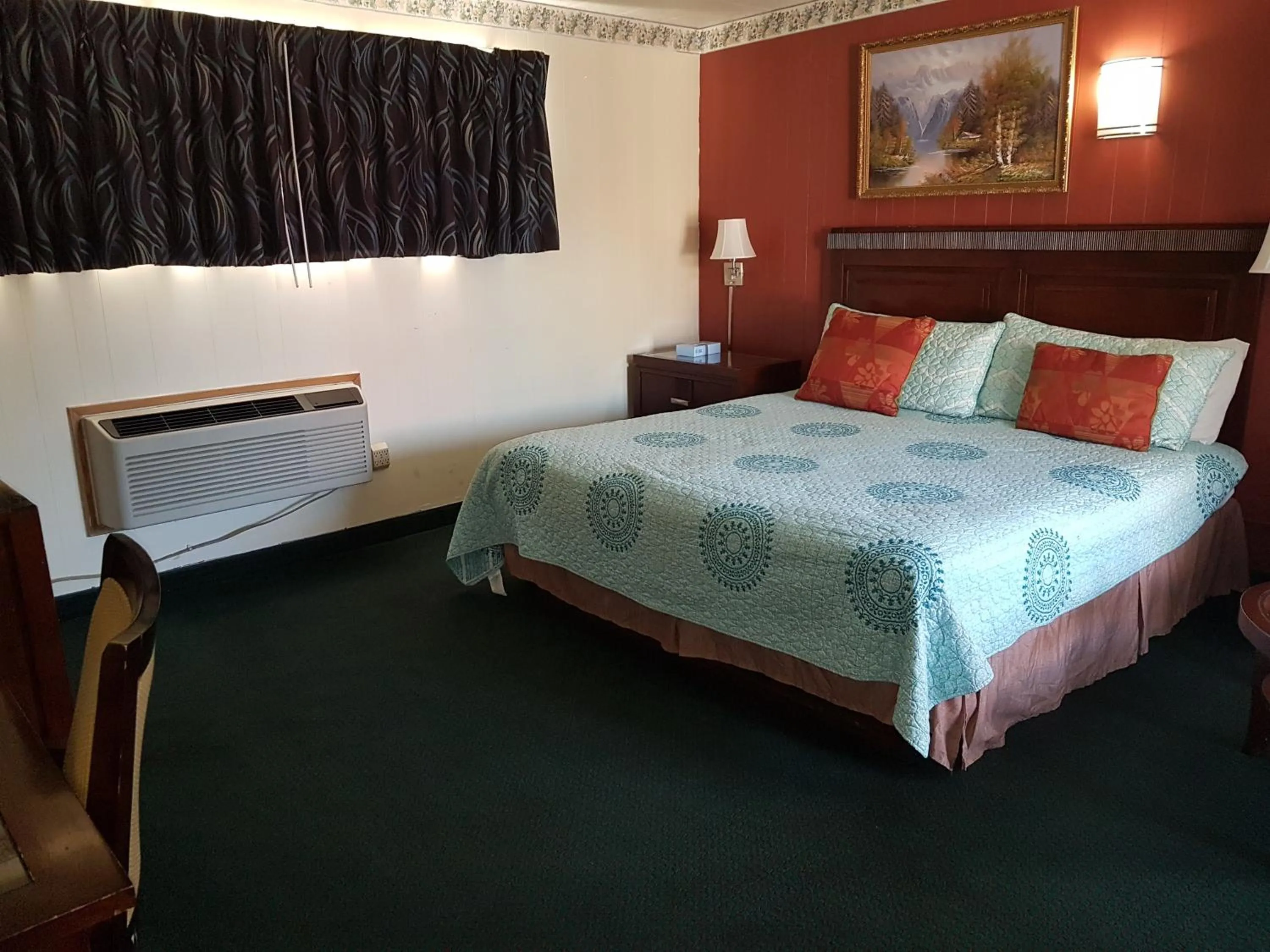 Bed in Townhouse Motel