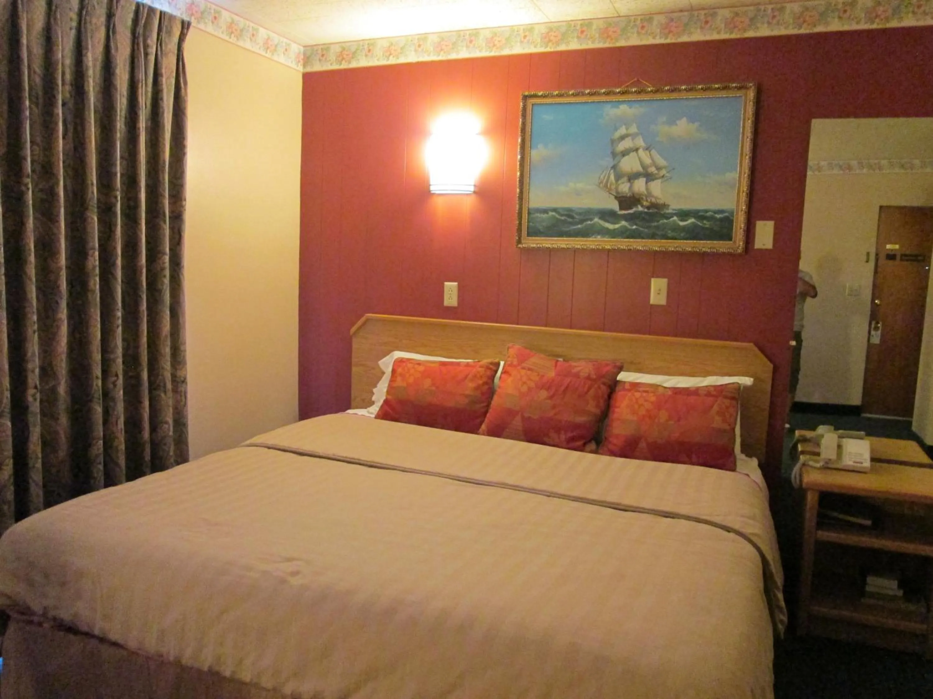 Bed in Townhouse Motel