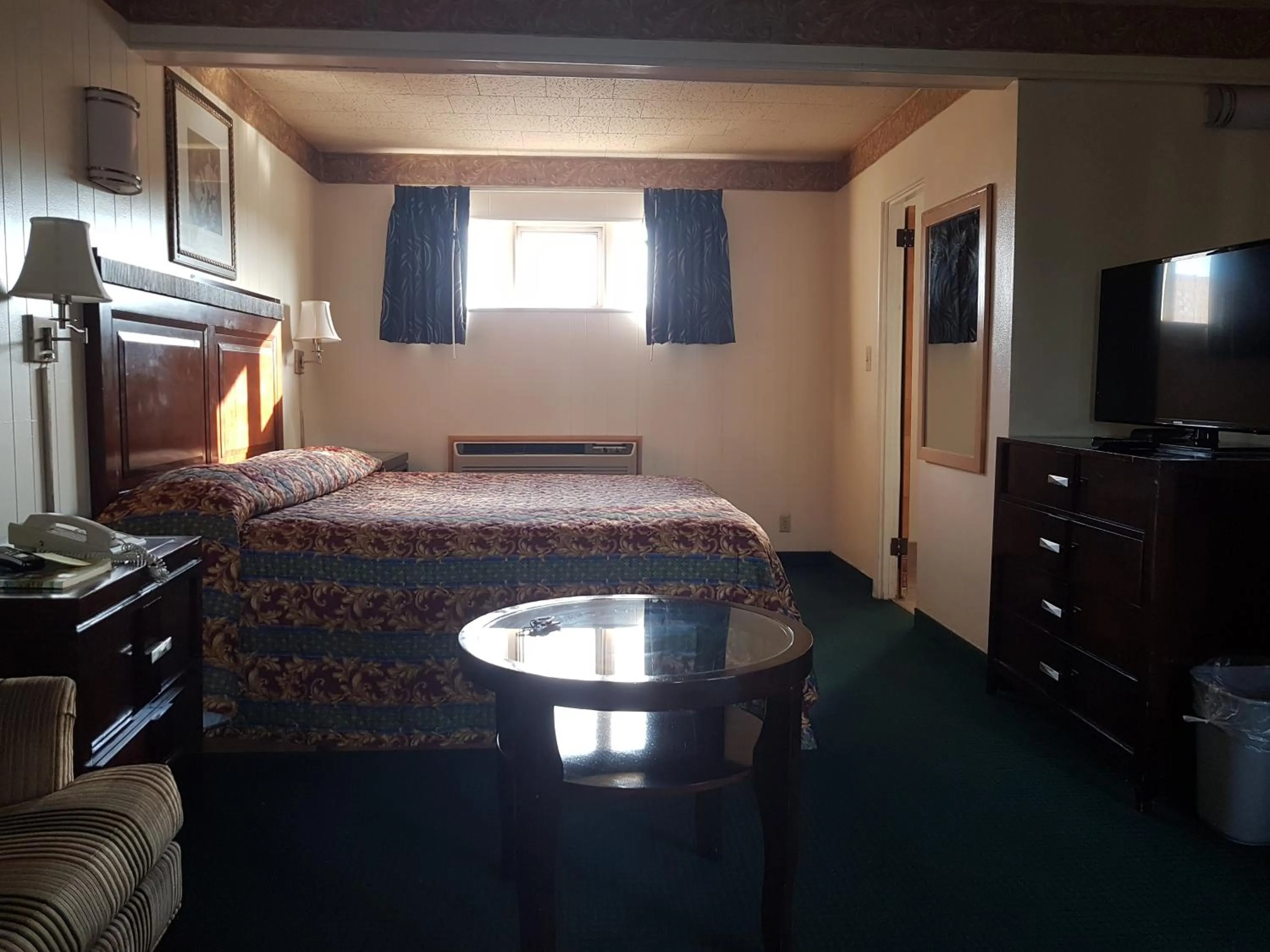 Bed in Townhouse Motel