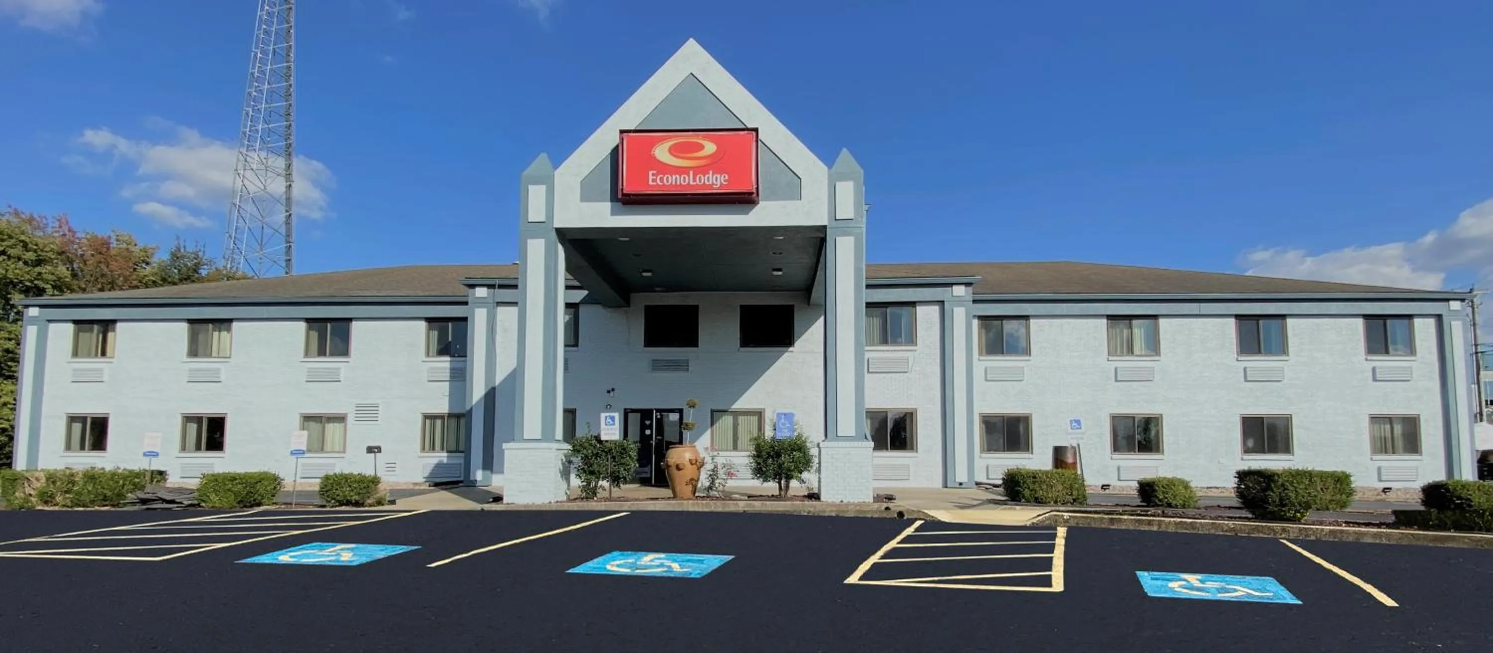 Property building in Econo Lodge Shelbyville