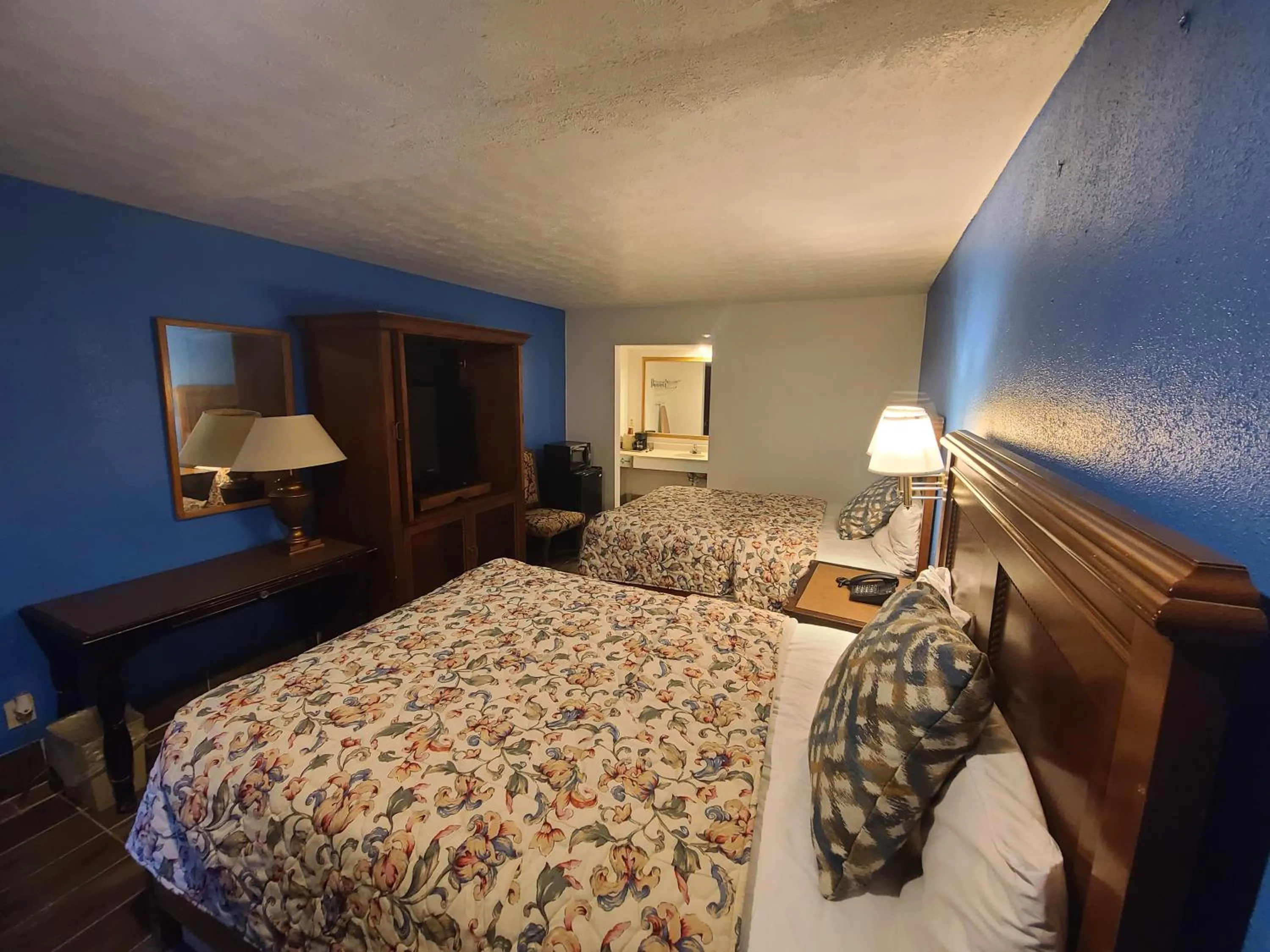 Bed in Garden Inn and Extended Stay