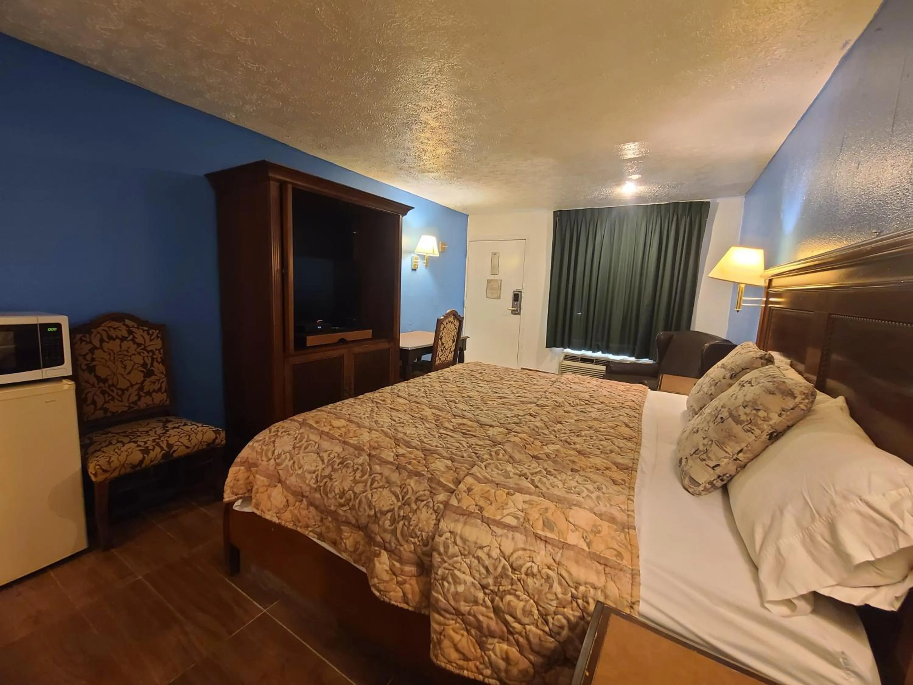 Bed in Garden Inn and Extended Stay