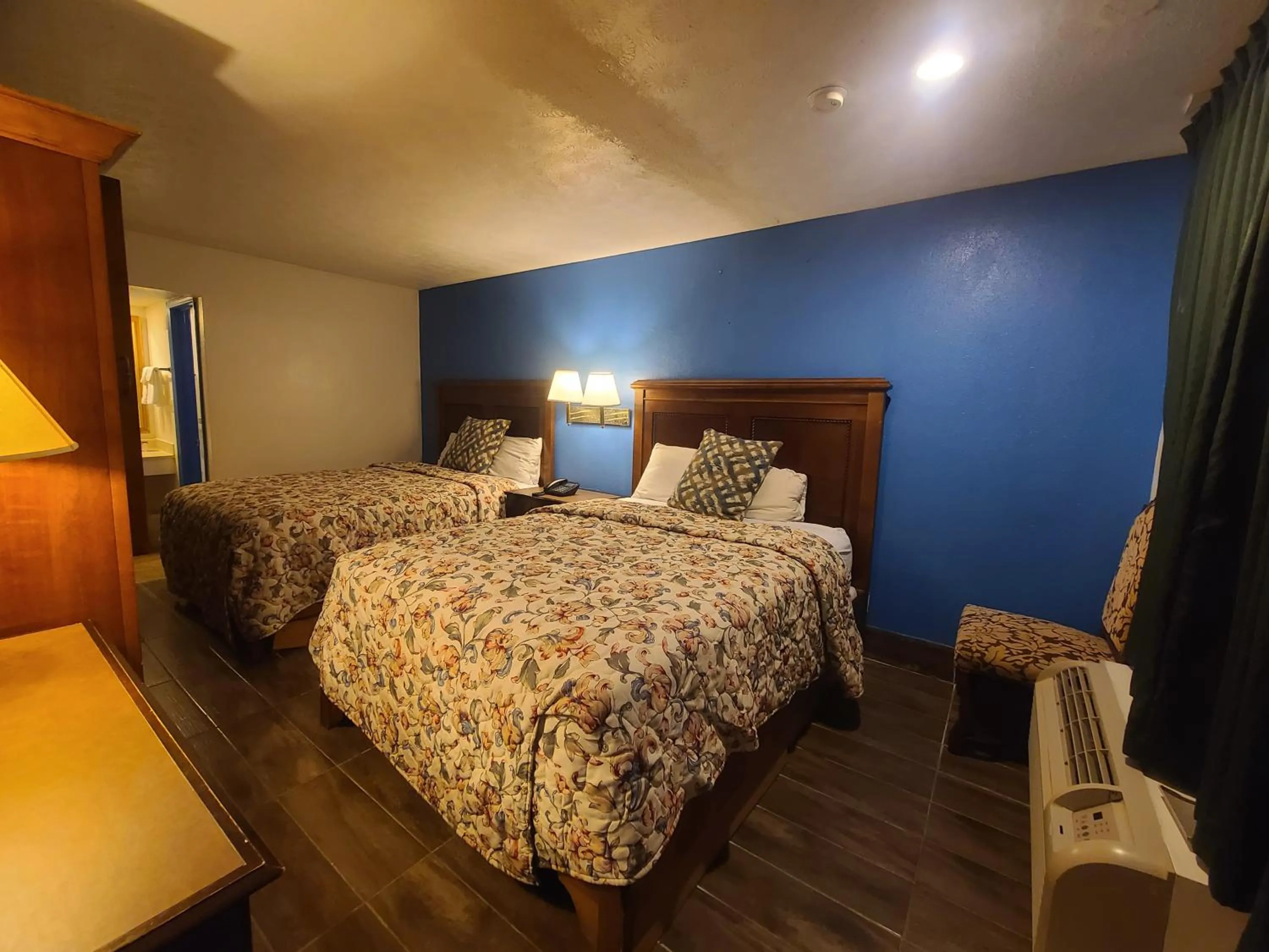 Bed in Garden Inn and Extended Stay