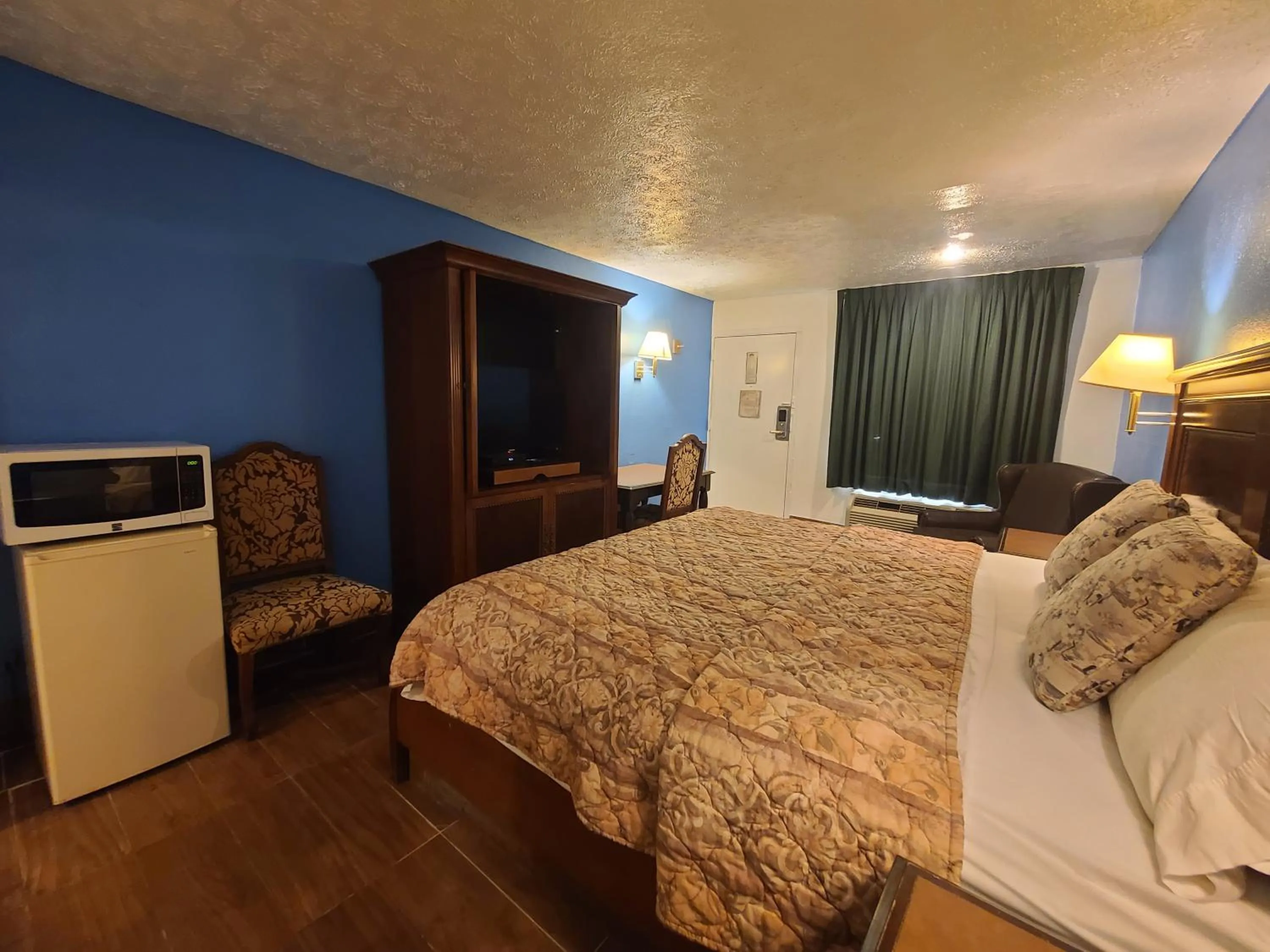 Bed in Garden Inn and Extended Stay