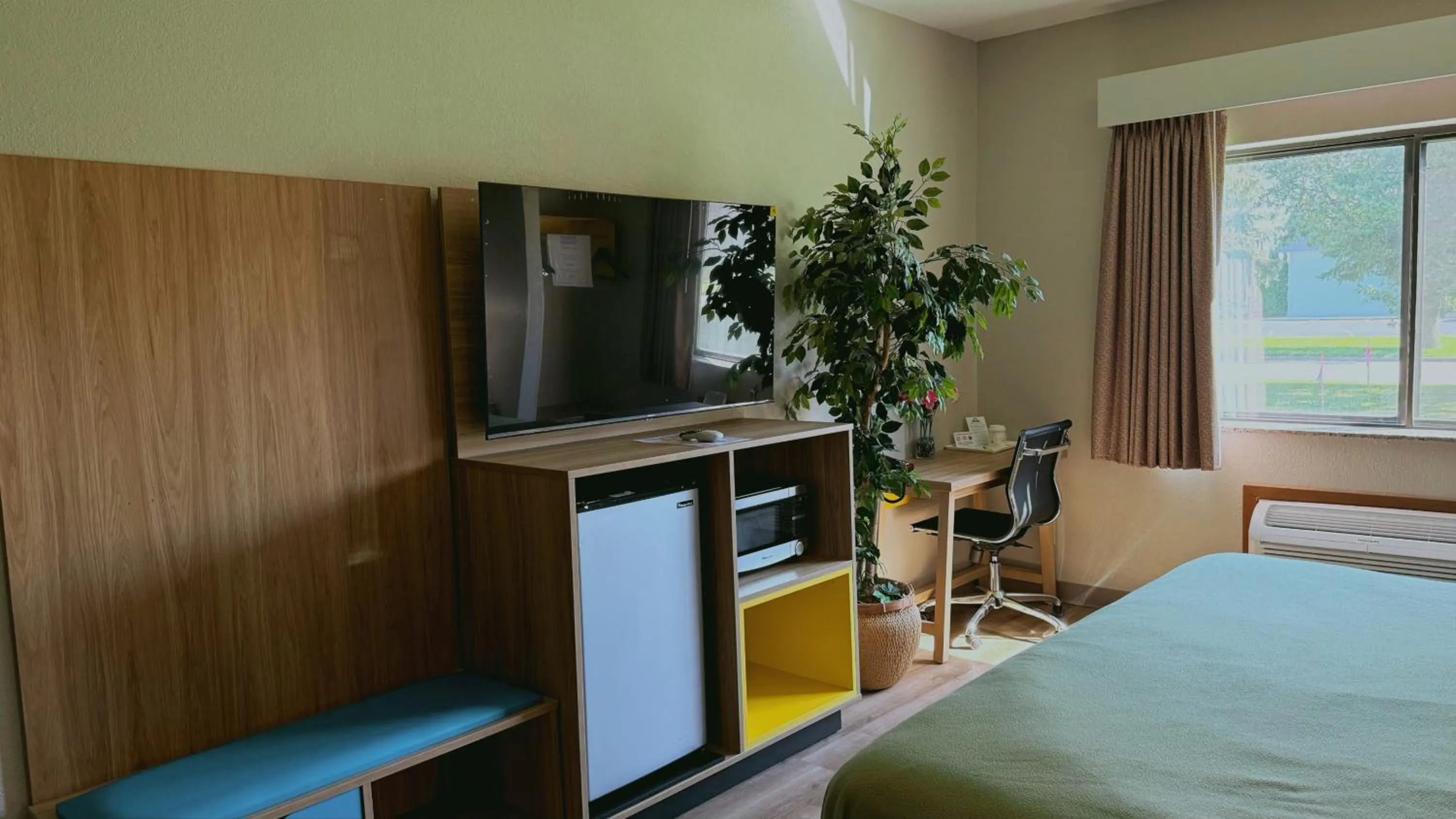 furniture, Bed in Days Inn by Wyndham Mankato
