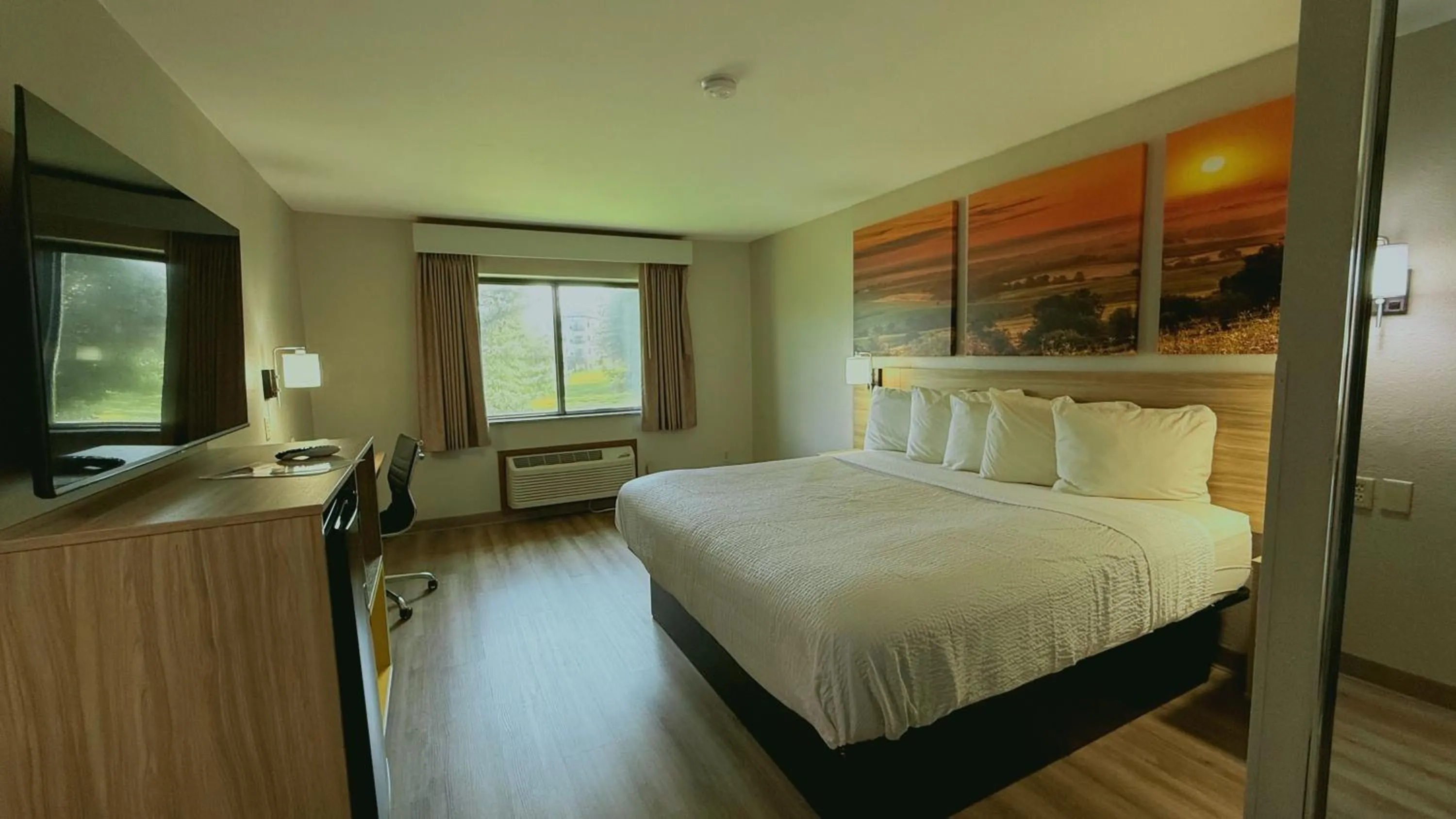 Bed in Days Inn by Wyndham Mankato