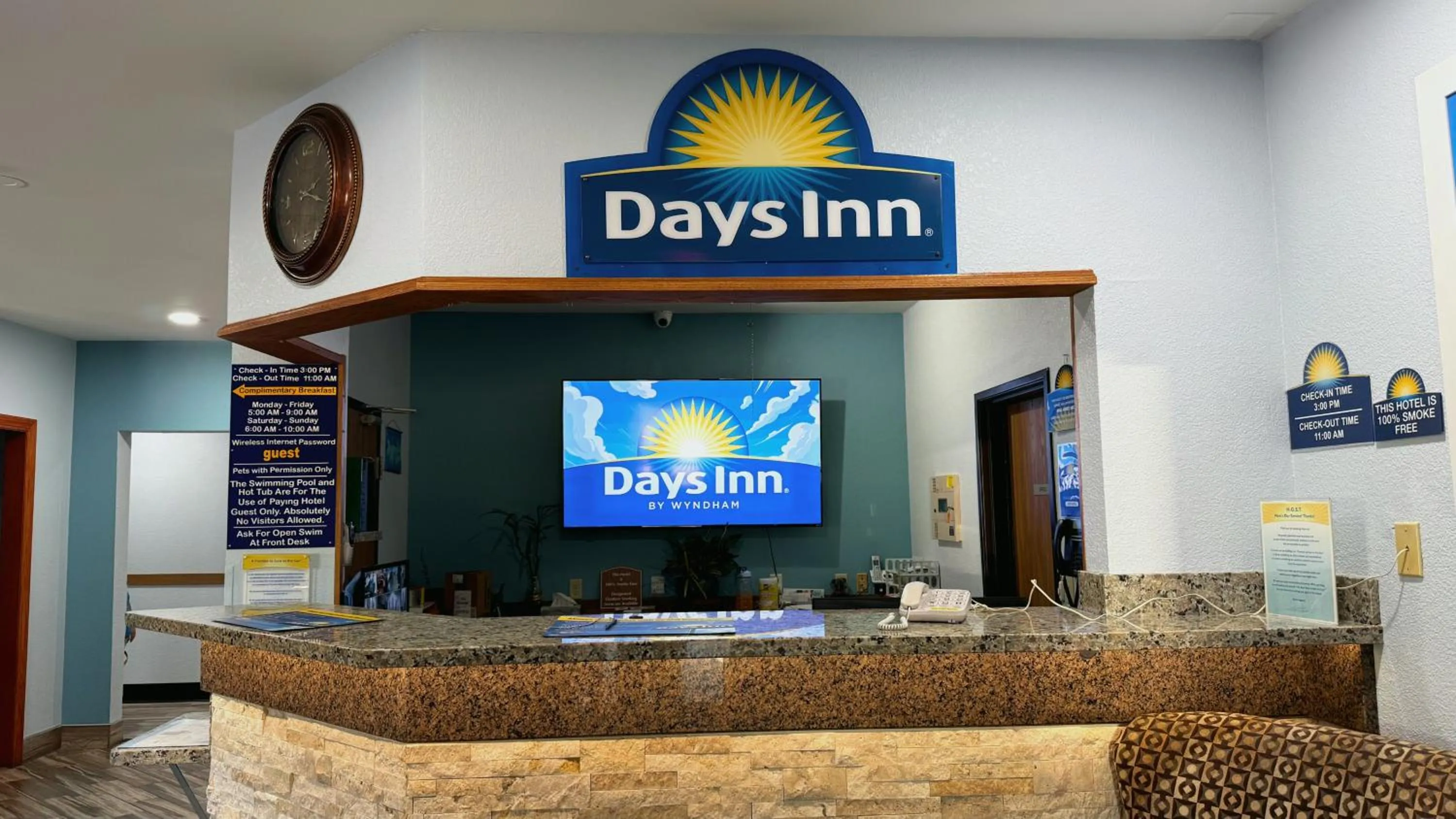 Facade/entrance in Days Inn by Wyndham Mankato