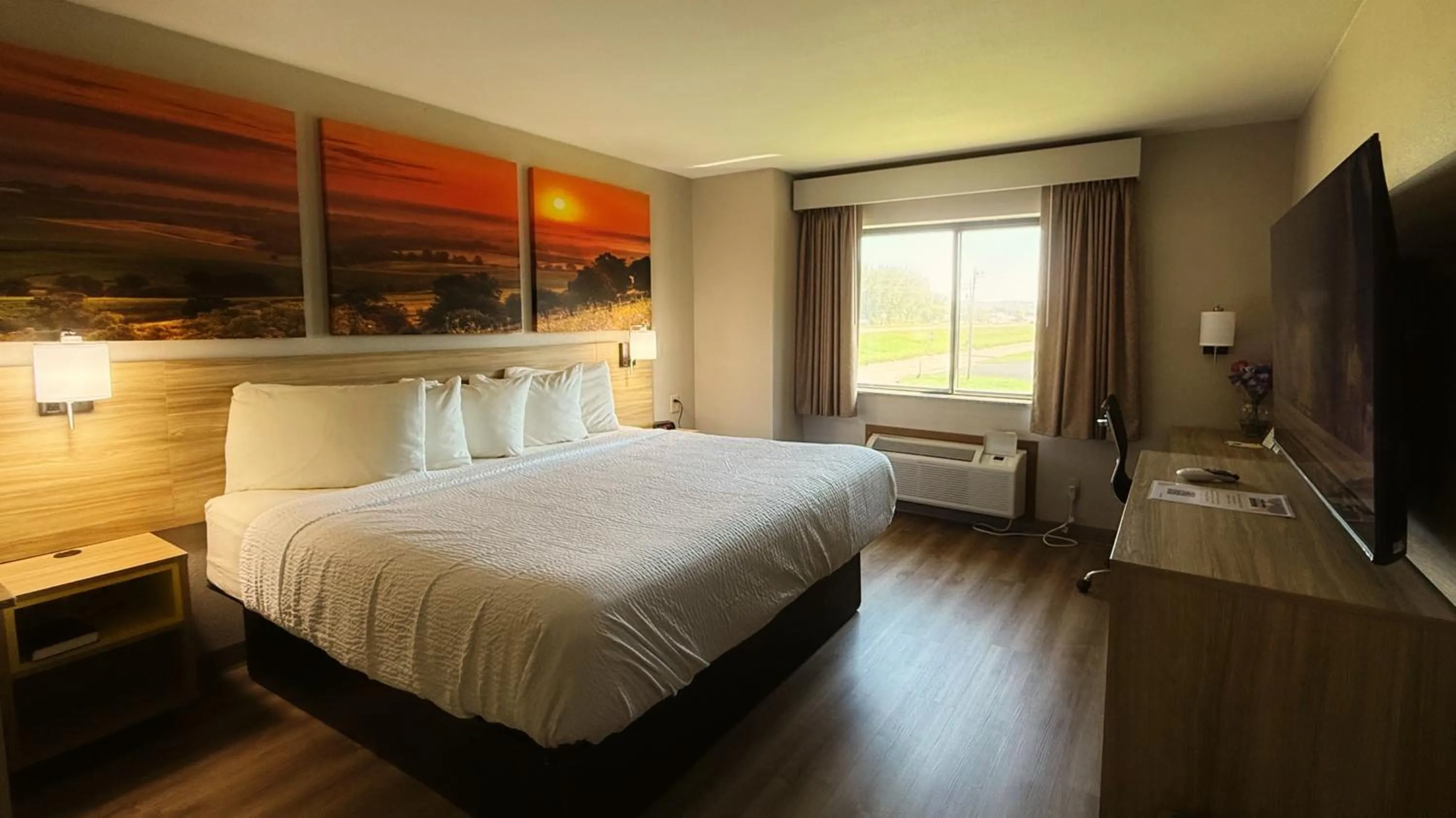 Bed in Days Inn by Wyndham Mankato