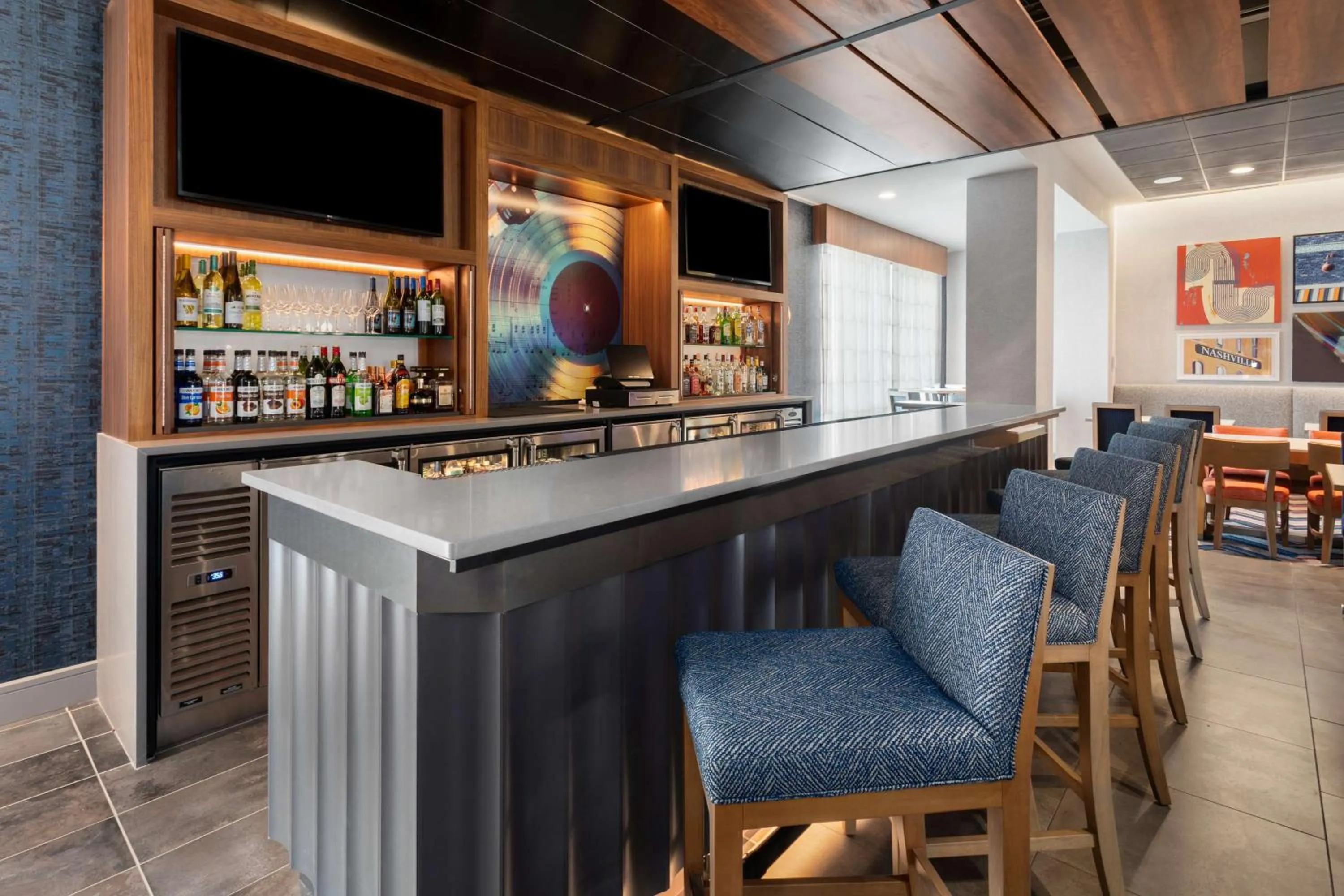 Lounge or bar in Hampton Inn by Hilton Nashville Airport Century Place