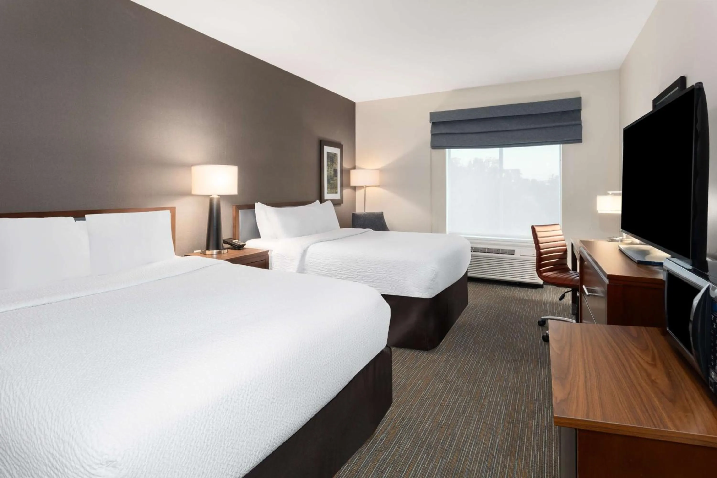 Bed in Hampton Inn by Hilton Nashville Airport Century Place