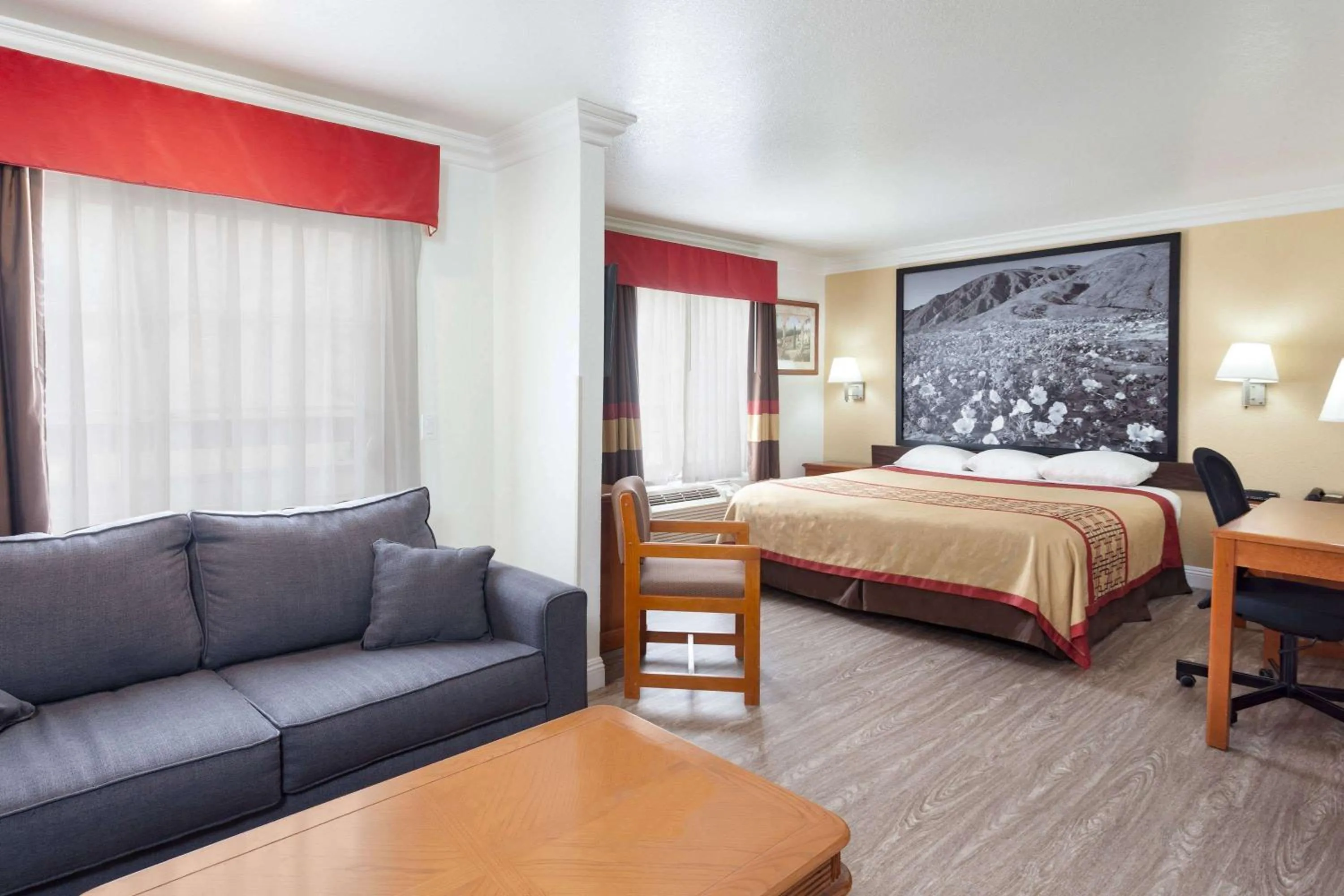 Photo of the whole room, Bed in Super 8 by Wyndham Santa Clarita/Valencia