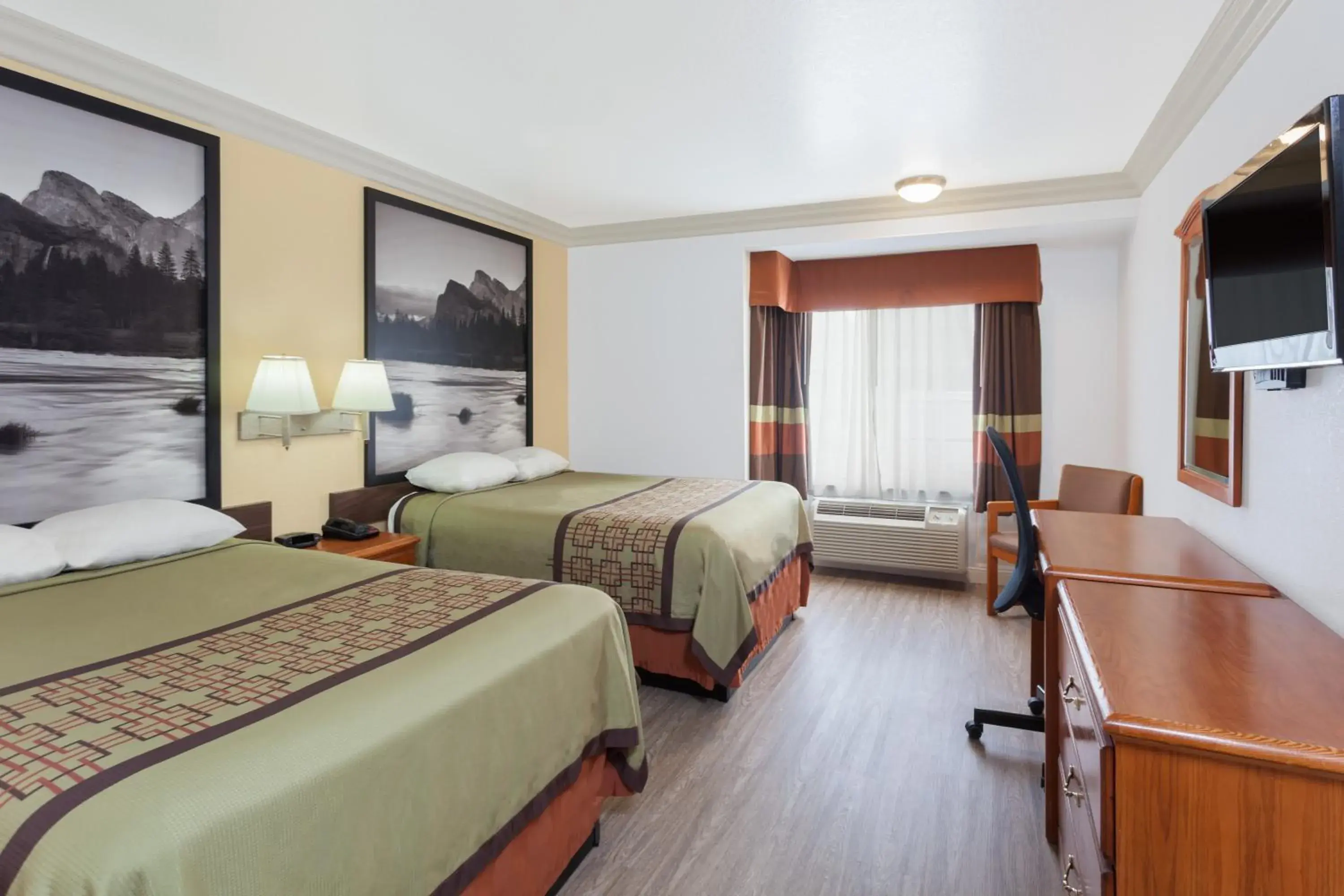 Two Double Beds - Non-Smoking in Super 8 by Wyndham Santa Clarita/Valencia Two Double Beds - Non-Smoking in Super 8 by Wyndham Santa Clarita/Valencia