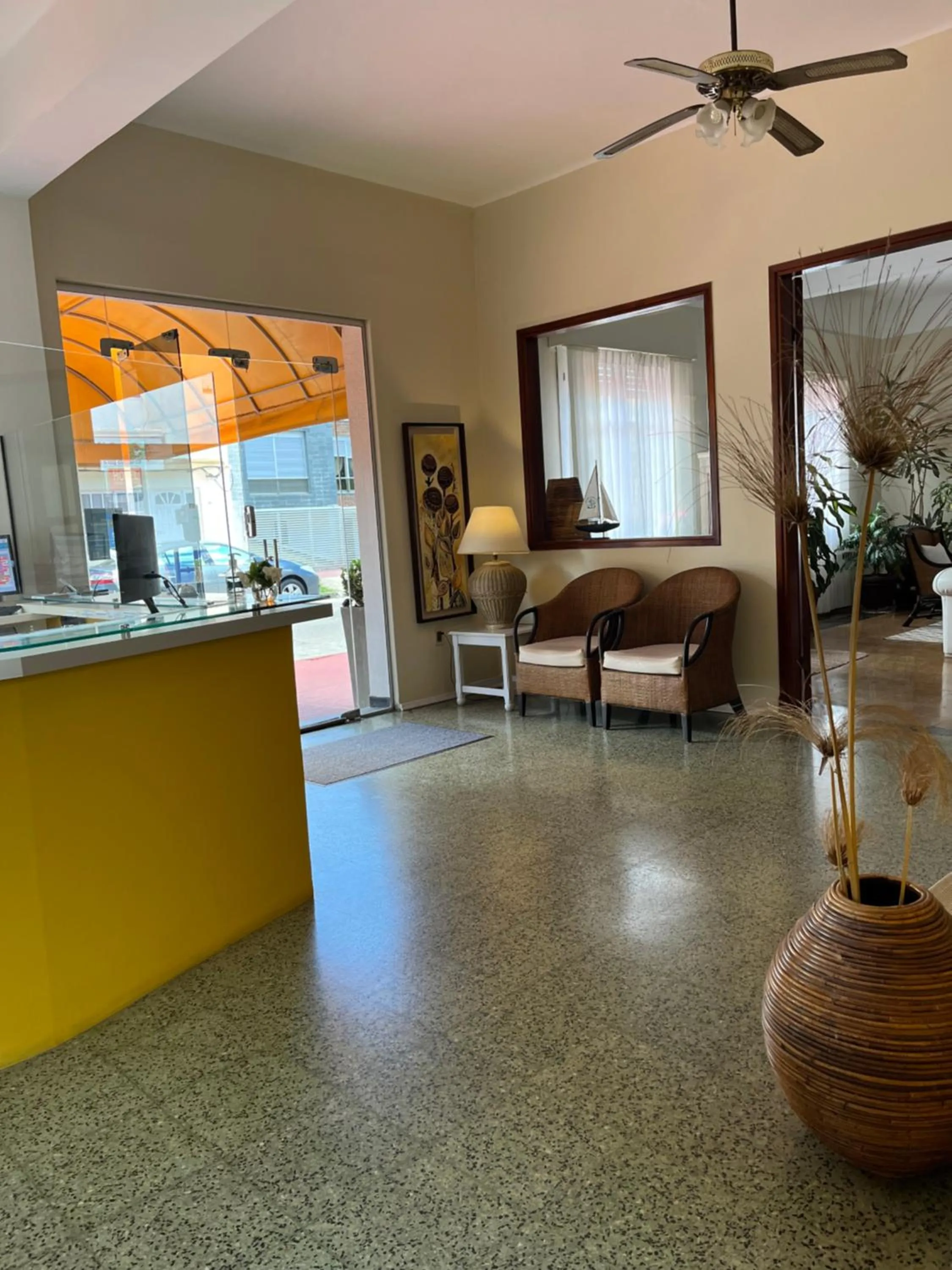 Living room, Bed in Hotel Tamariz