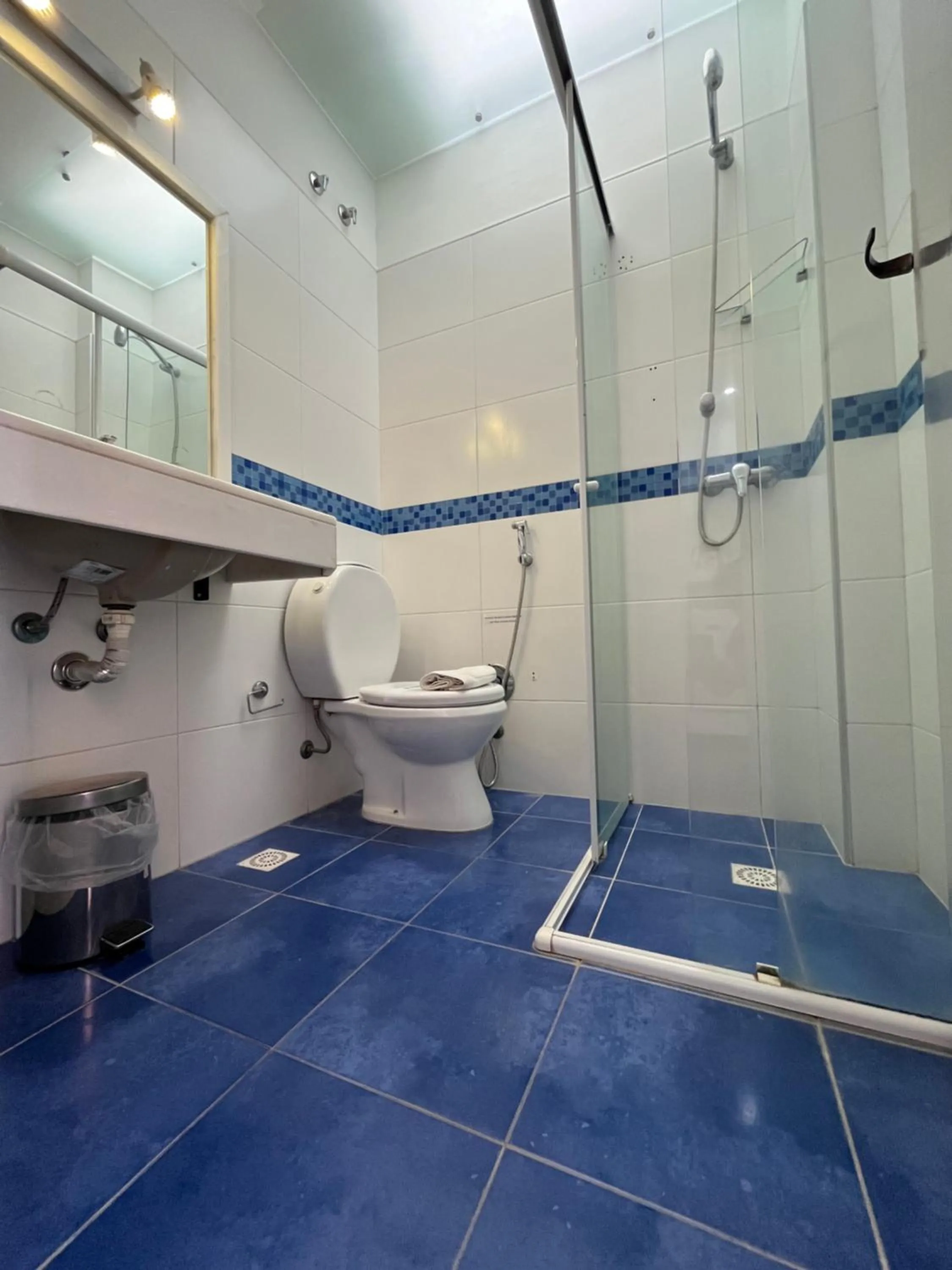 Shower in Hotel Tamariz