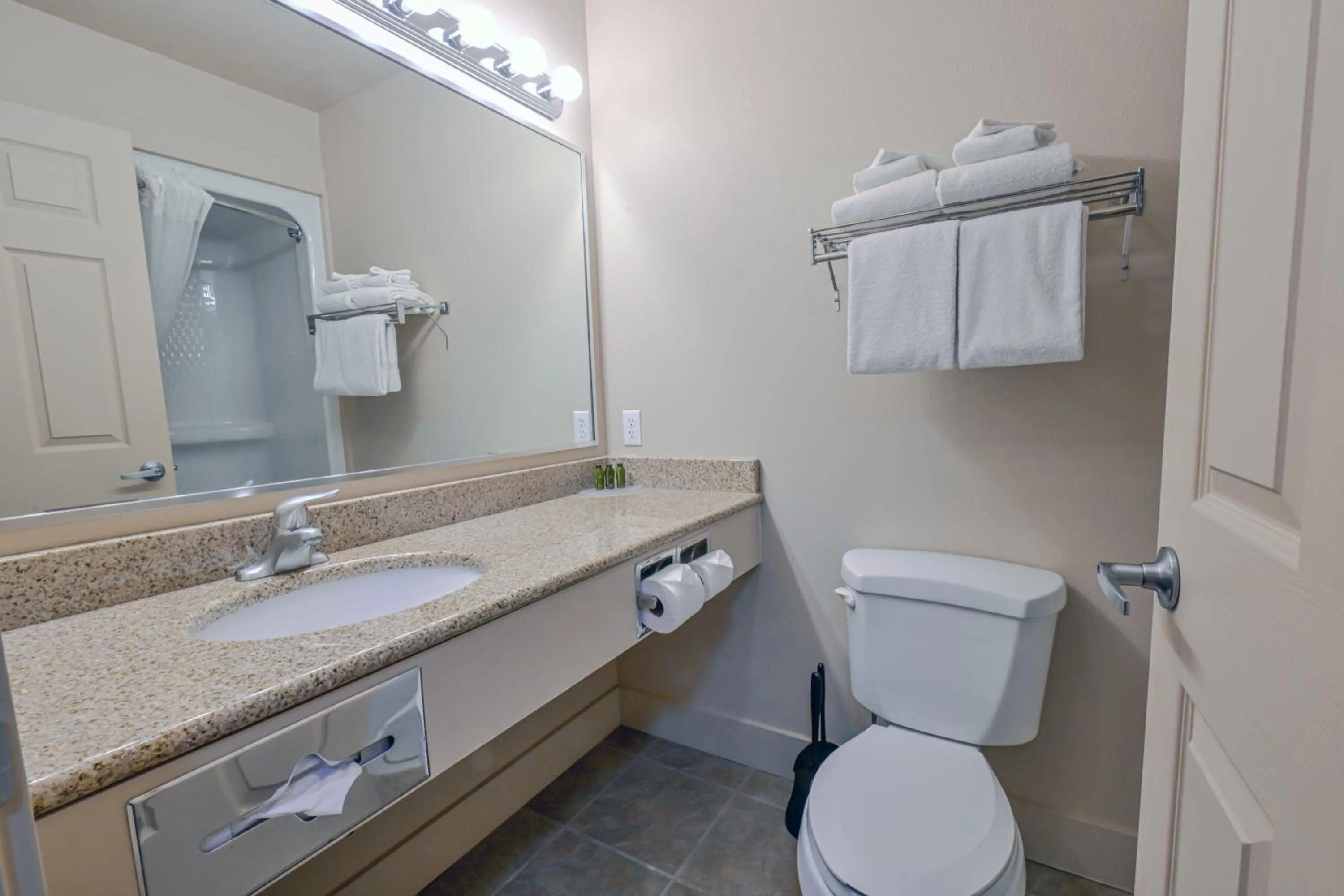 Shower in Flying Saddle Resort and Steak House