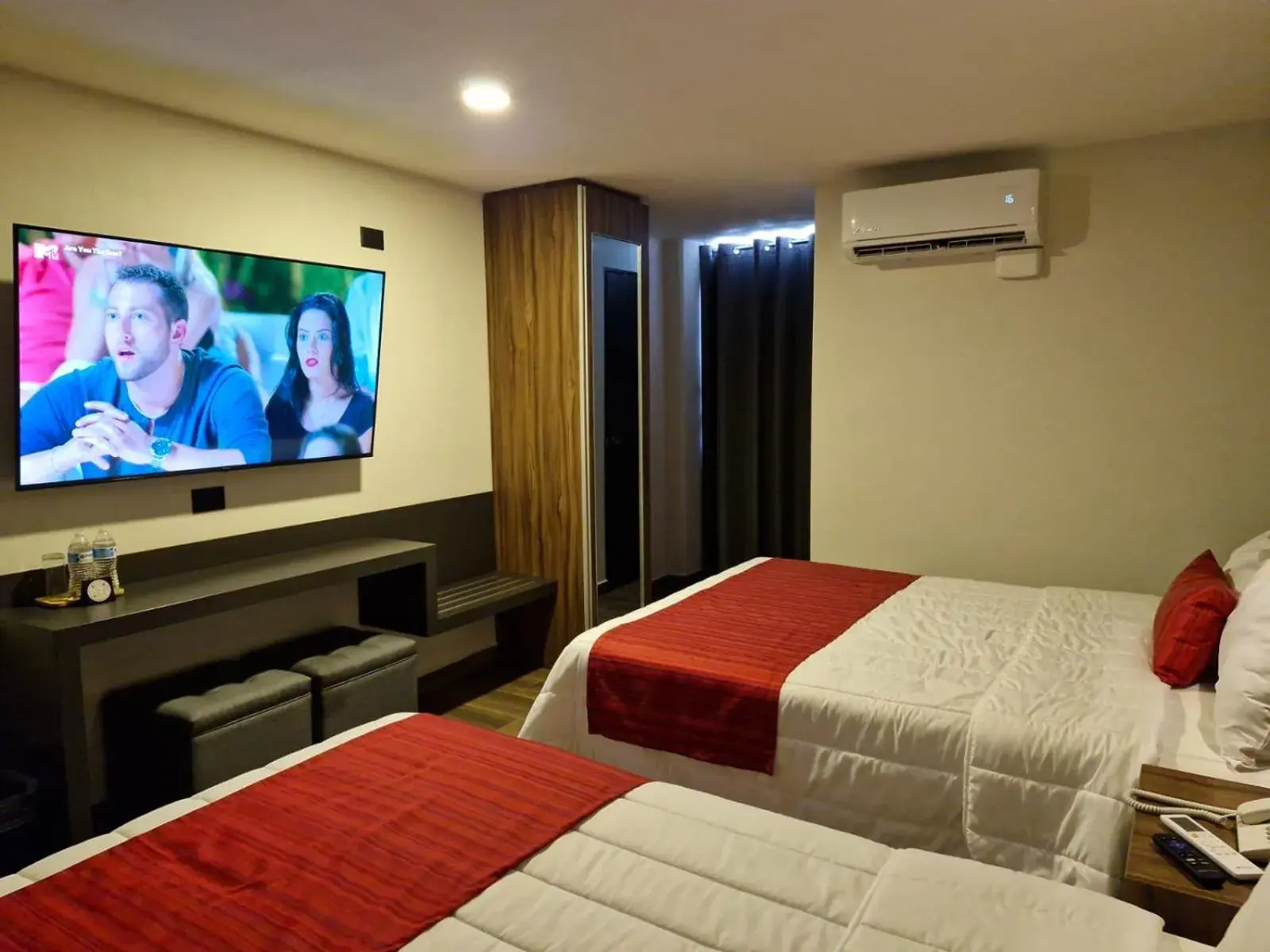 Deluxe Queen Room with Two Queen Beds in Hotel Granada Deluxe Queen Room with Two Queen Beds in Hotel Granada