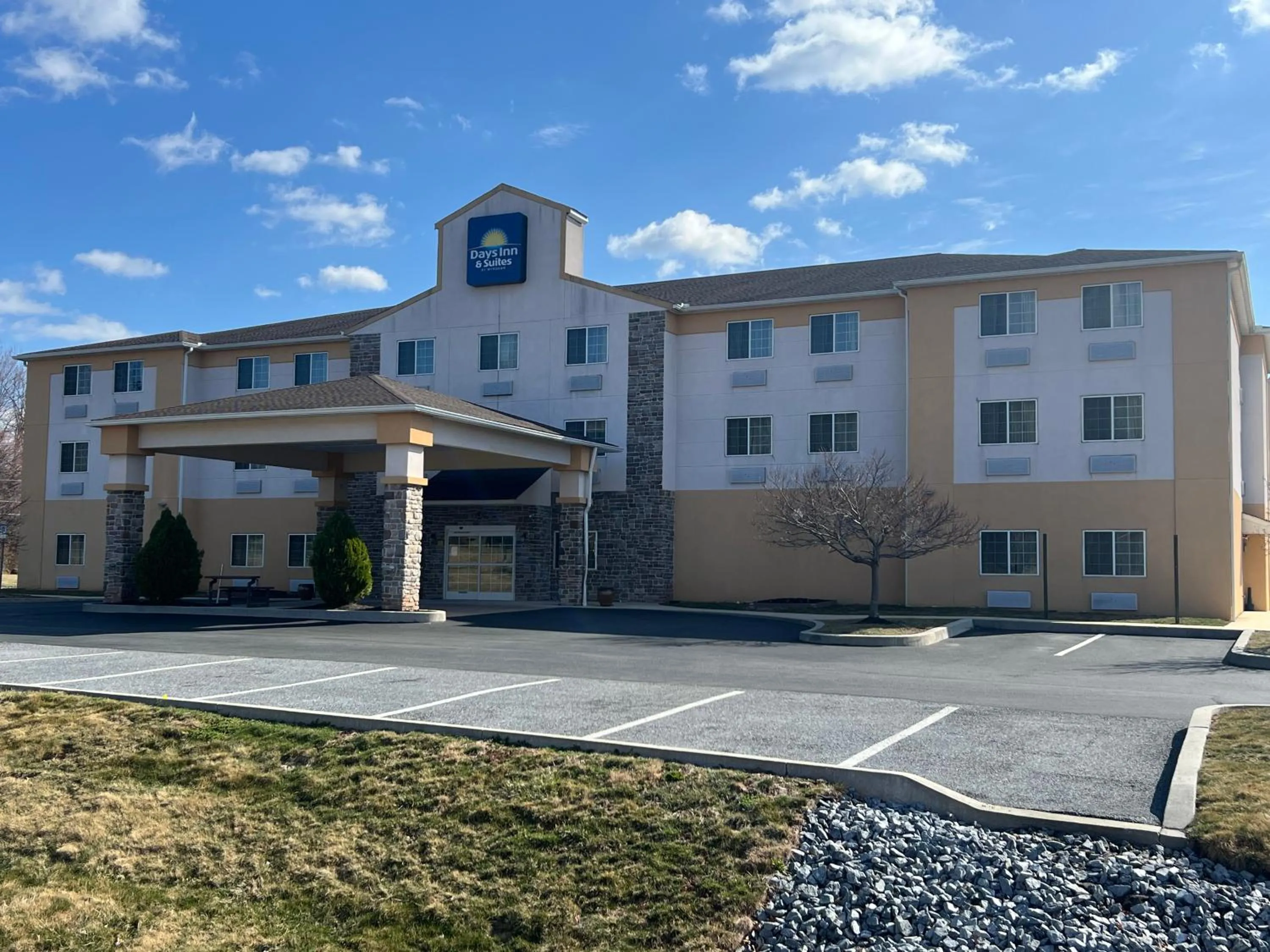 Days Inn & Suites by Wyndham Manheim Lebanon