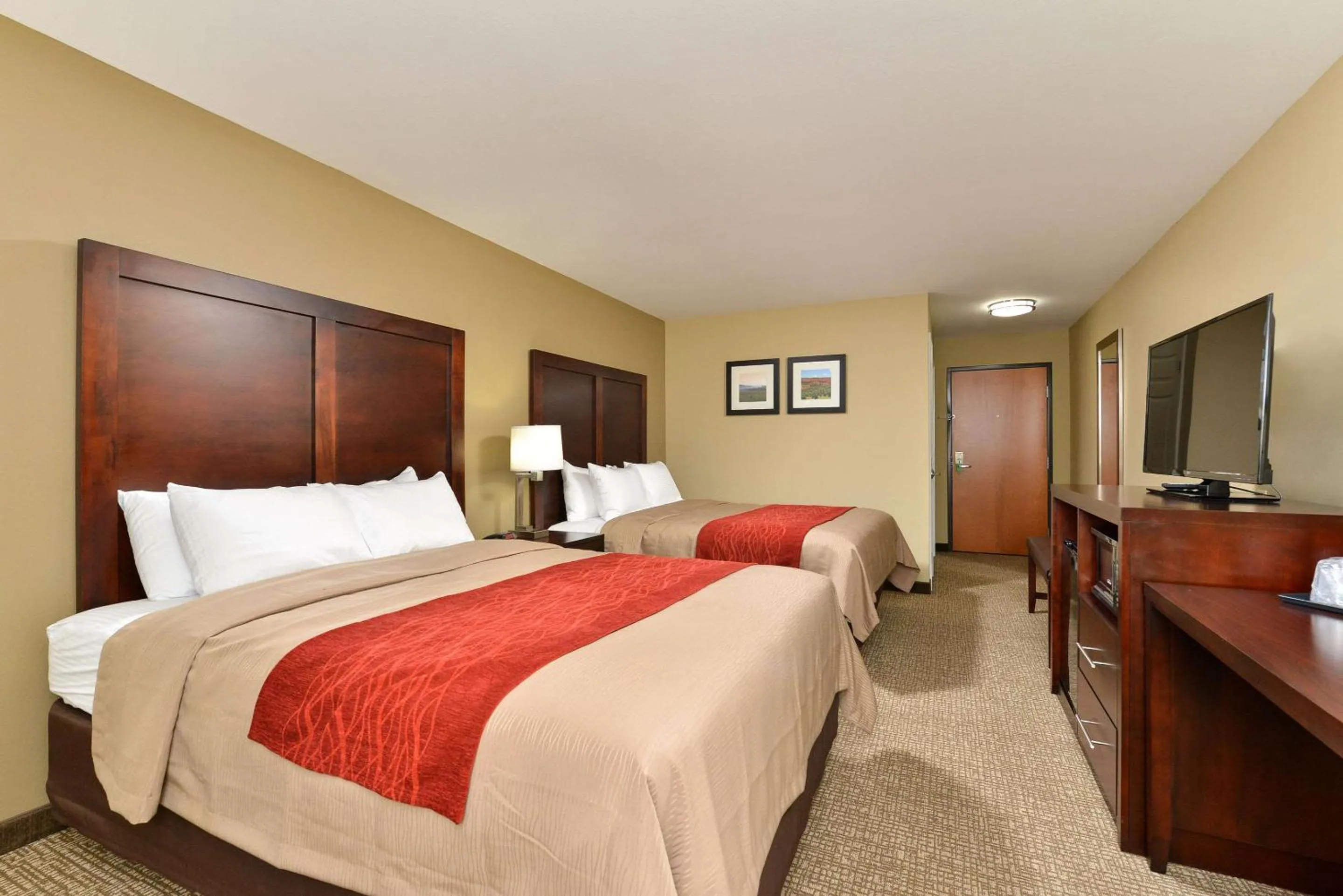 Queen Room with Two Queen Beds in Comfort Inn and Suites Manheim