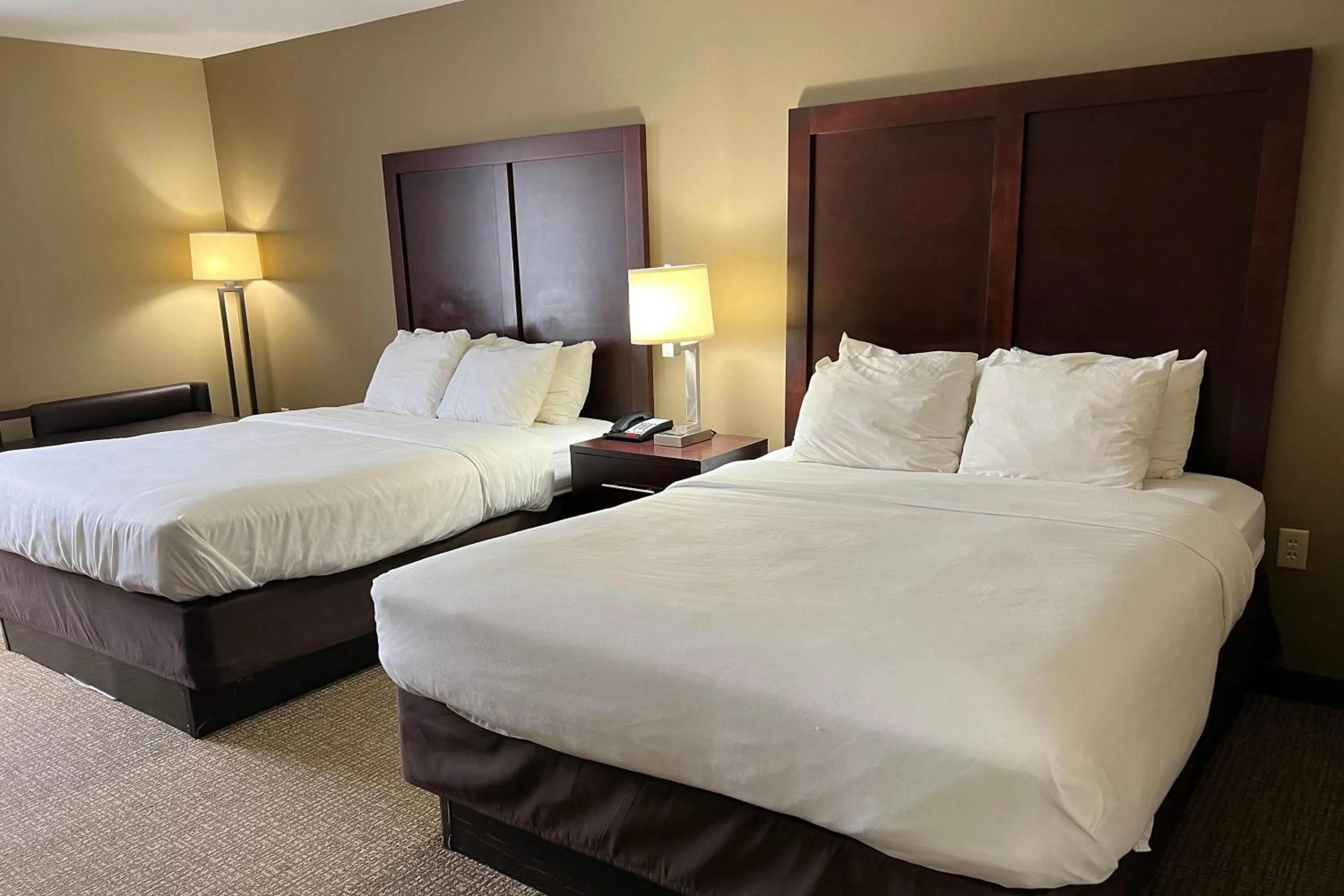 Photo of the whole room, Bed in Days Inn & Suites by Wyndham Manheim Lebanon