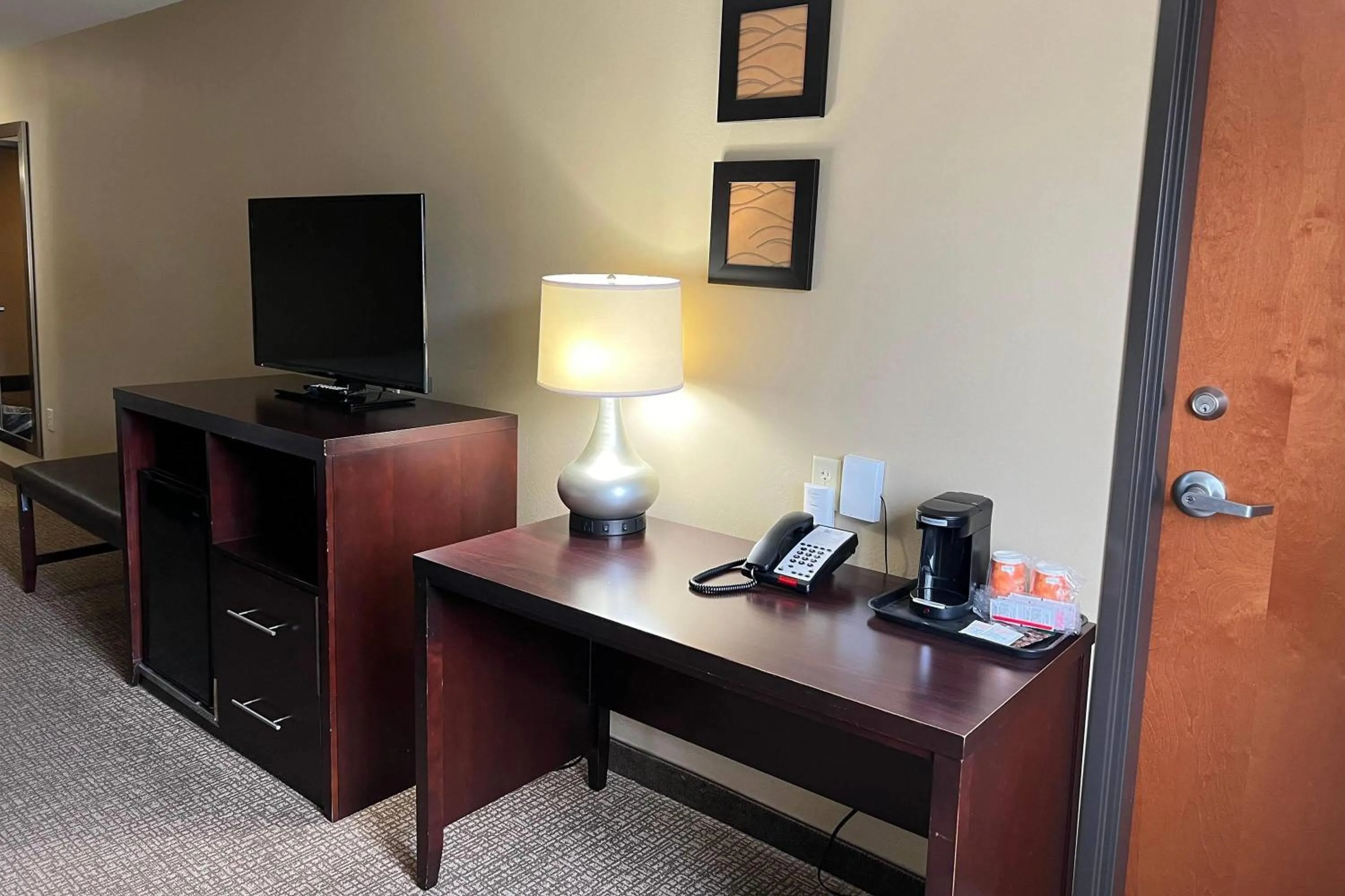 Photo of the whole room in Days Inn & Suites by Wyndham Manheim Lebanon