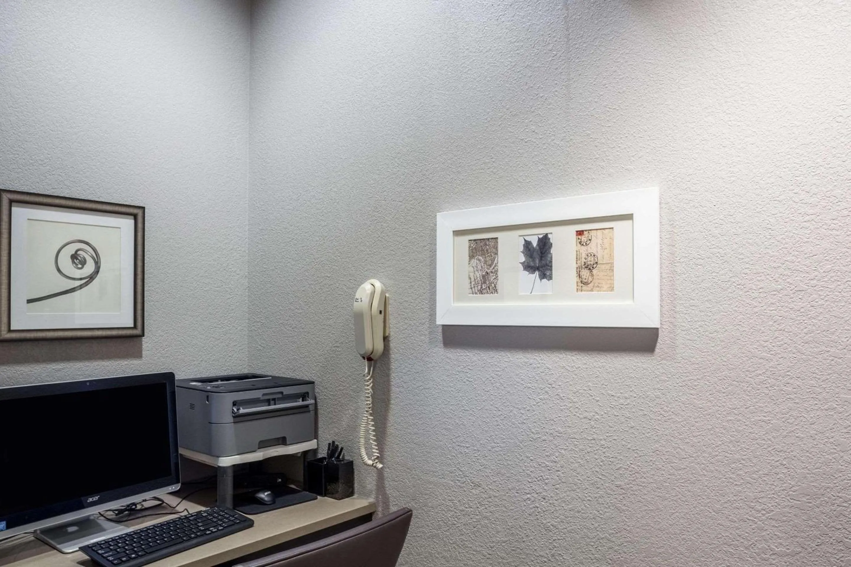 Business facilities in Country Inn & Suites by Radisson, Fond du Lac, WI