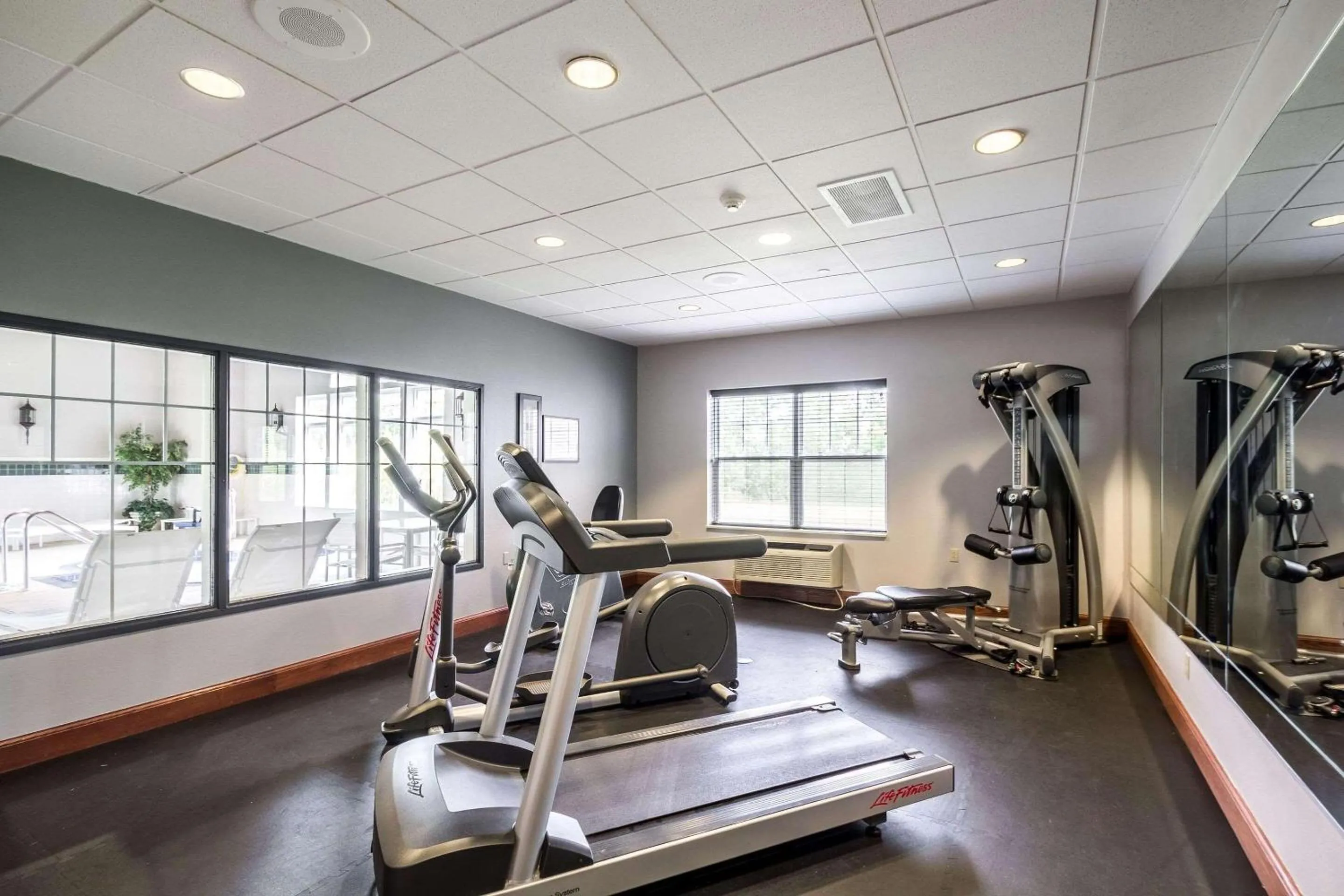 Fitness centre/facilities in Country Inn & Suites by Radisson, Fond du Lac, WI