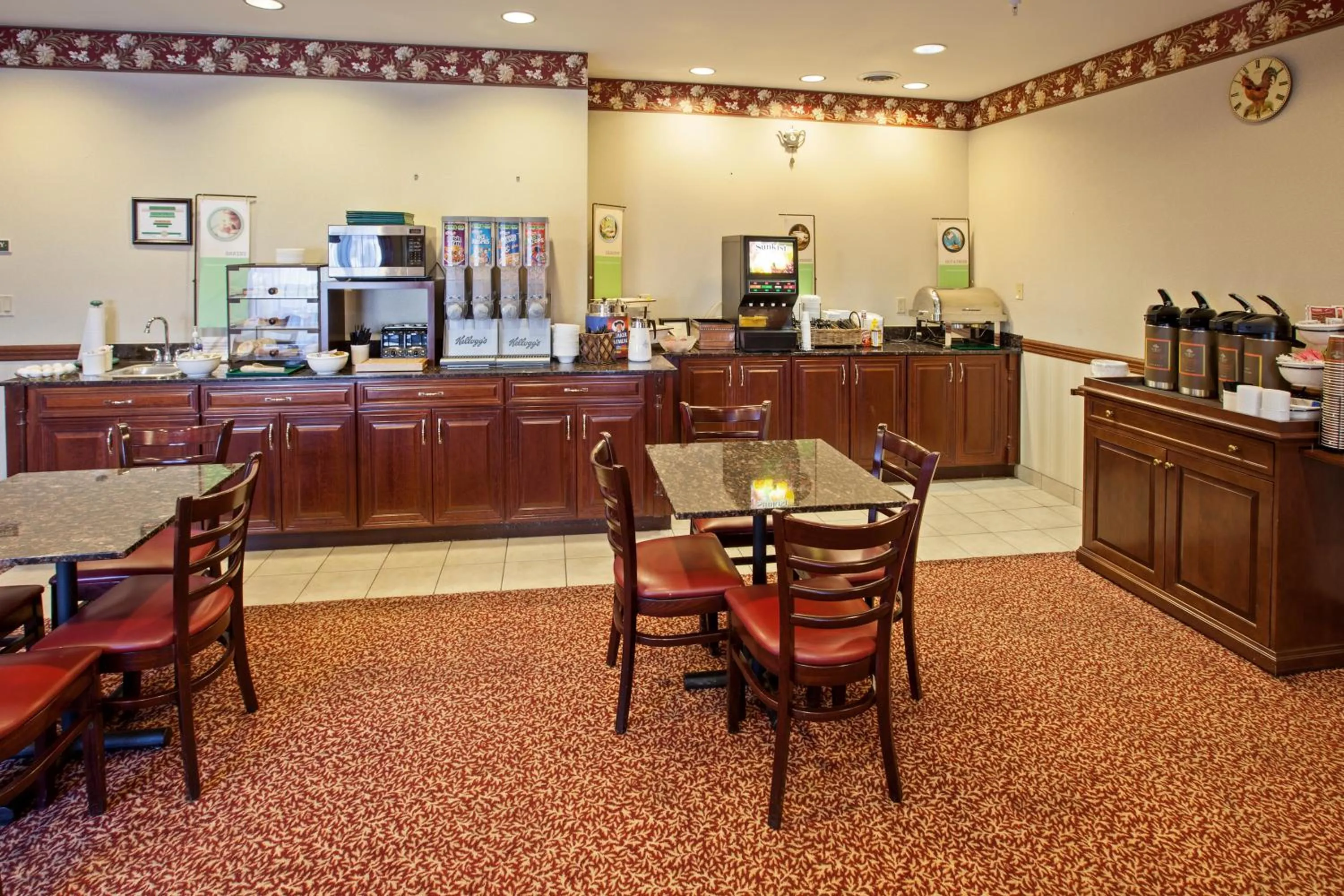 Dining area in Country Inn & Suites by Radisson, Elkhart North
