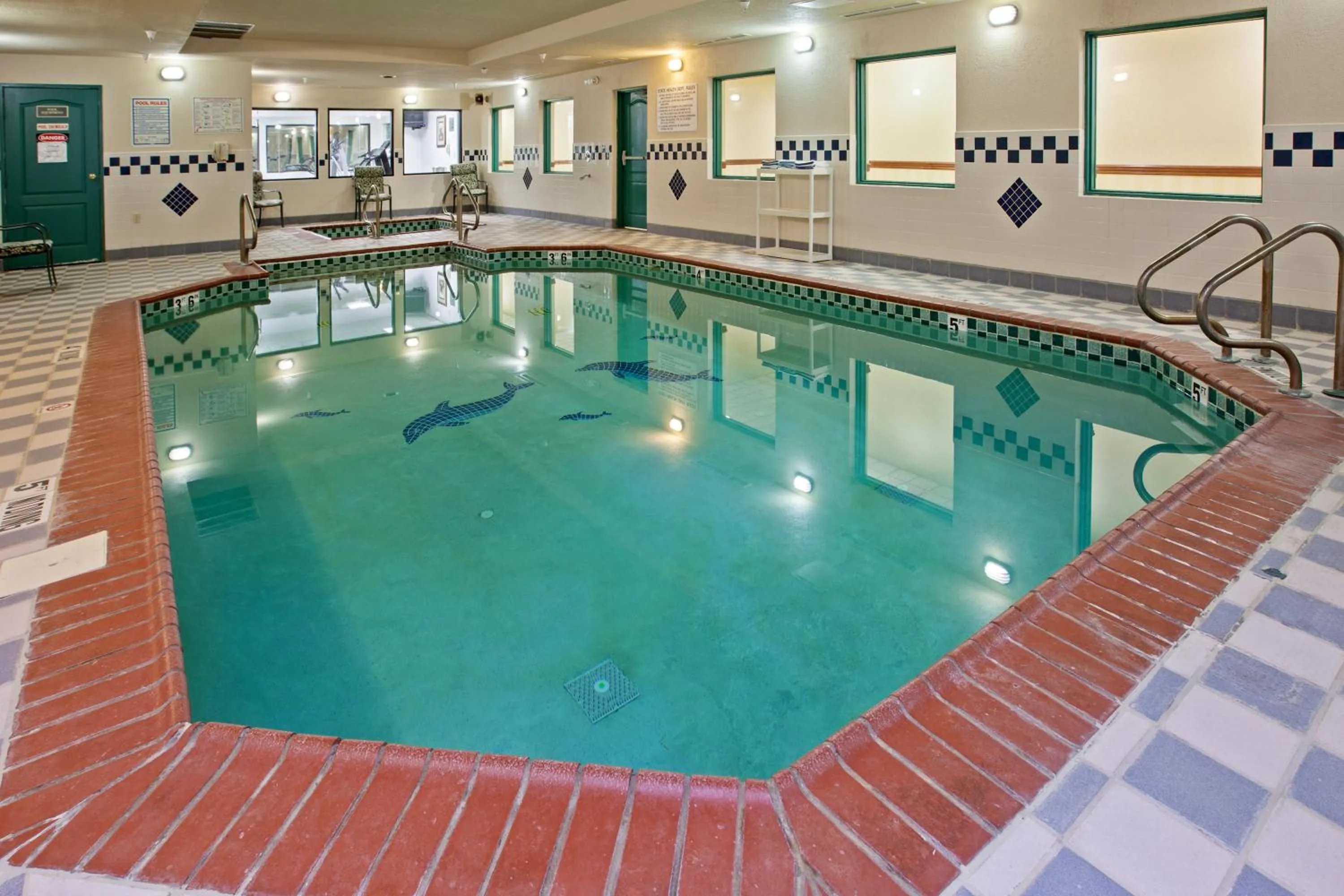 Swimming pool in Country Inn & Suites by Radisson, Elkhart North