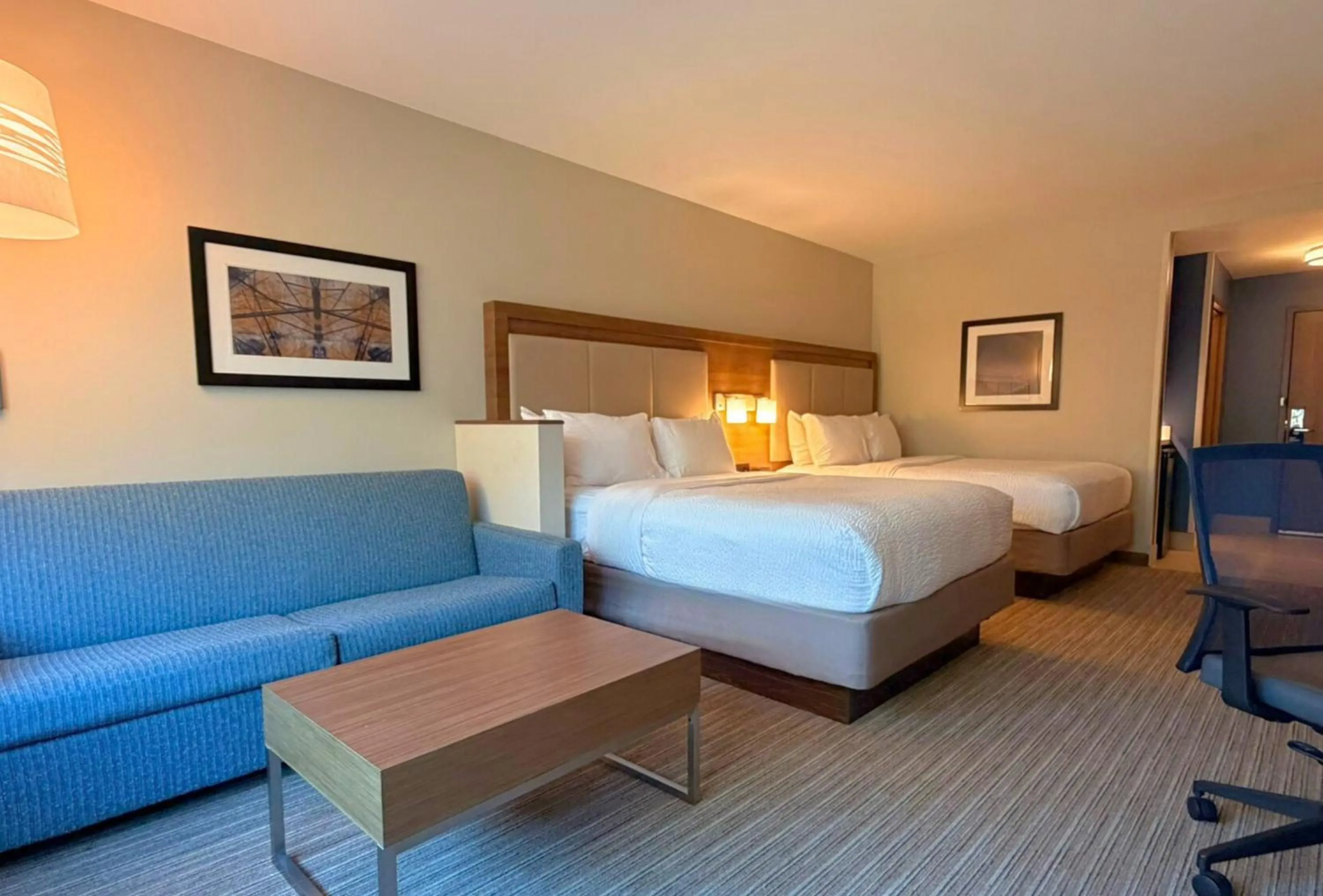 Bedroom, Bed in Holiday Inn Express & Suites Charlotte - Ballantyne by IHG
