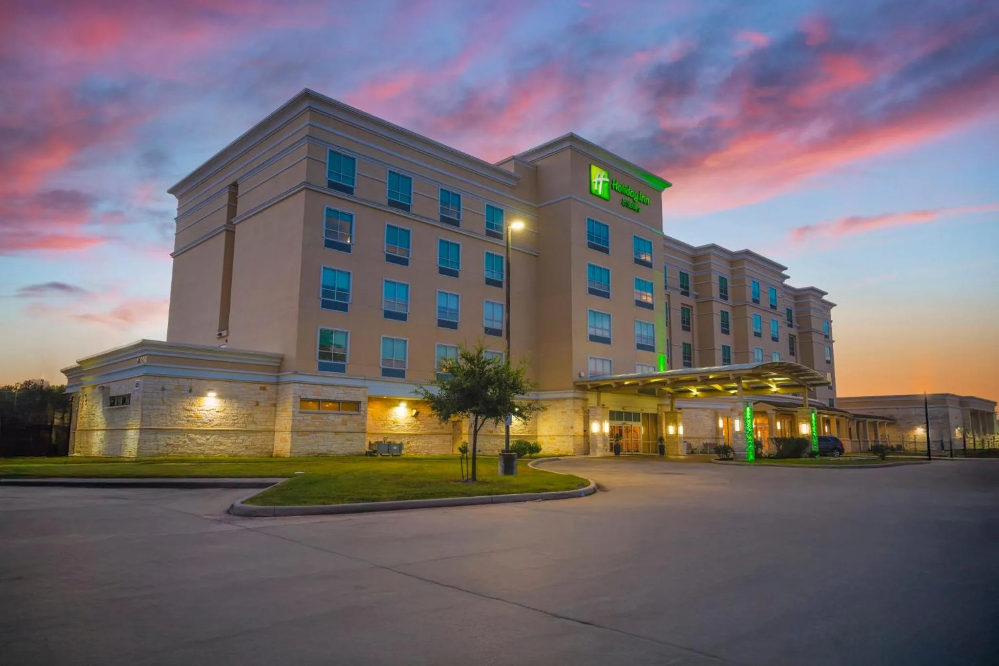 Property building in Holiday Inn & Suites Houston NW - Willowbrook by IHG