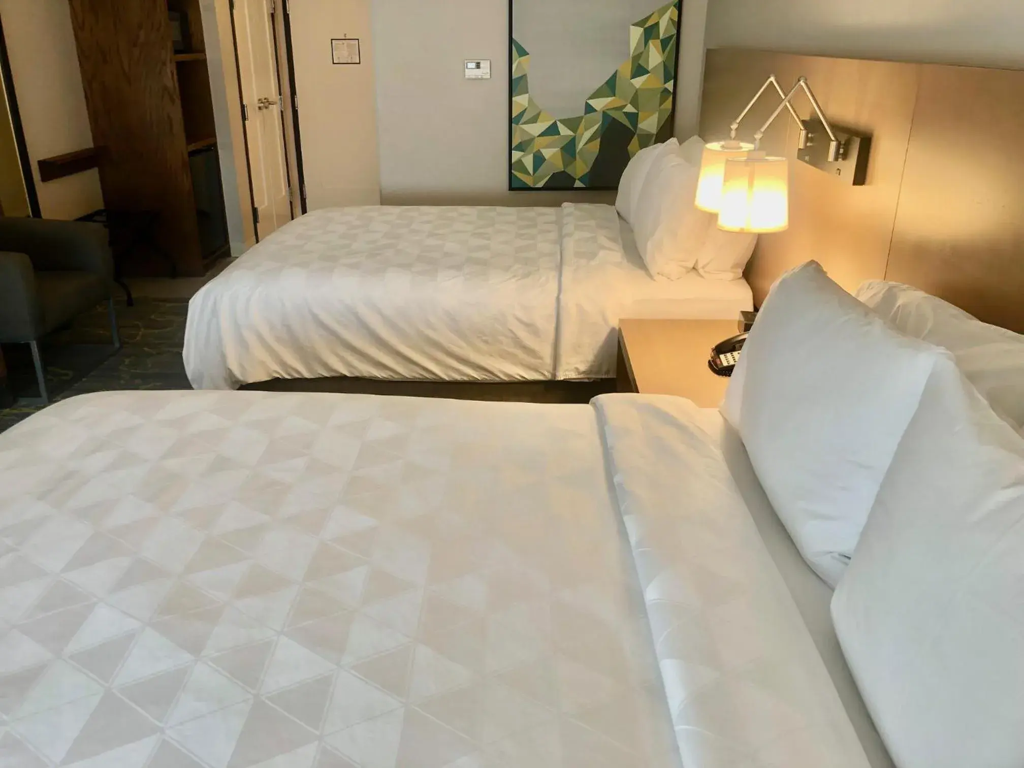 Standard Queen Room with Two Queen Beds and Mobility Accessible Tub in Holiday Inn & Suites Houston NW - Willowbrook by IHG Standard Queen Room with Two Queen Beds and Mobility Accessible Tub in Holiday Inn & Suites Houston NW - Willowbrook by IHG